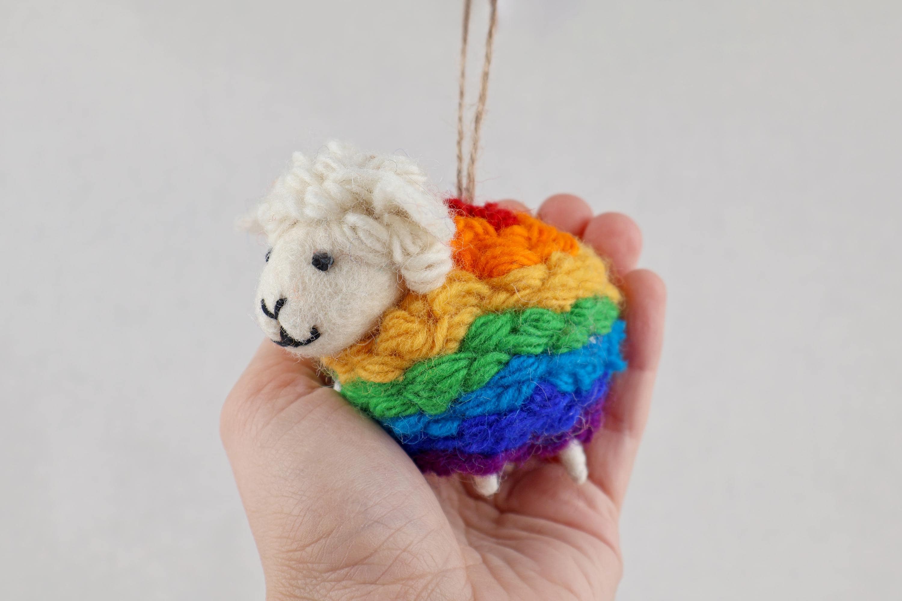 Weihnachtsanhänger Regenbogenschaf I Christbaumschmuck Weihnachtsdeko I Winter Weihnachtsbaum I Weihnachtsschaf I Pride