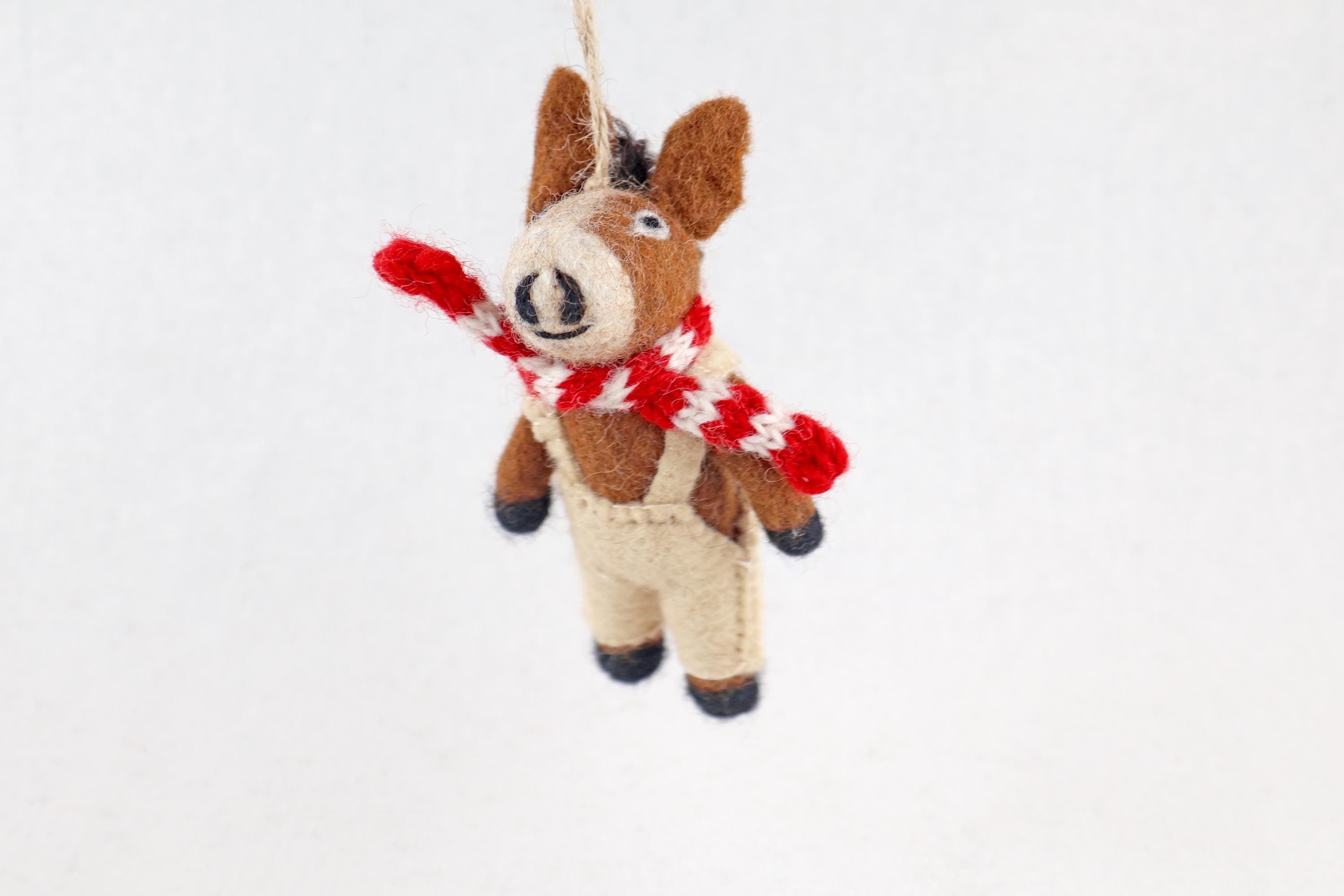 Weihnachtsanhänger Pferd I Filz Christbaumschmuck I Weihnachtsdeko Pferdchen I Pferd mit Latzhose und Schal