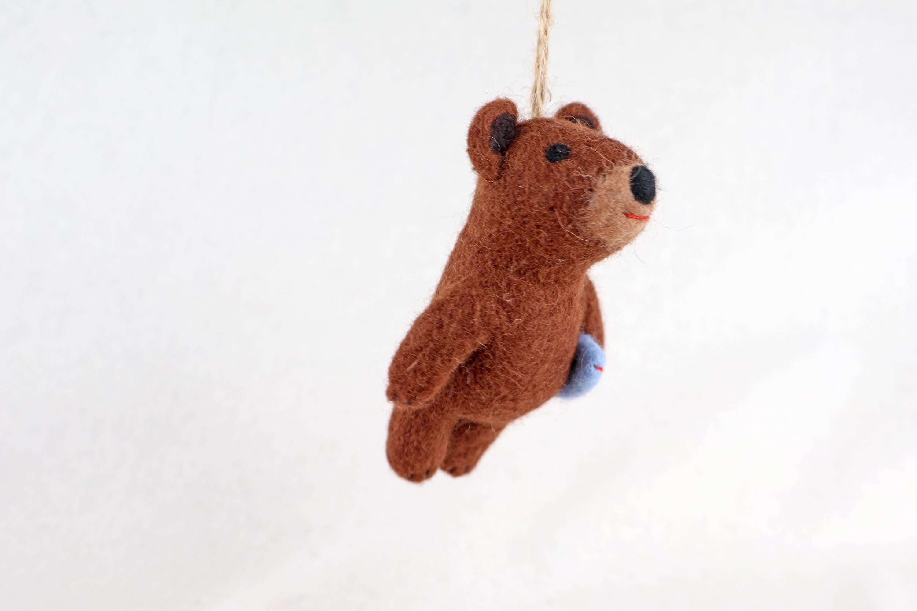 Filzanhänger Bär mit Fisch I Weihnachtsschmuck I Weihnachtsanhänger aus Filz I Weihnachtsbär I Weihnachtsdeko