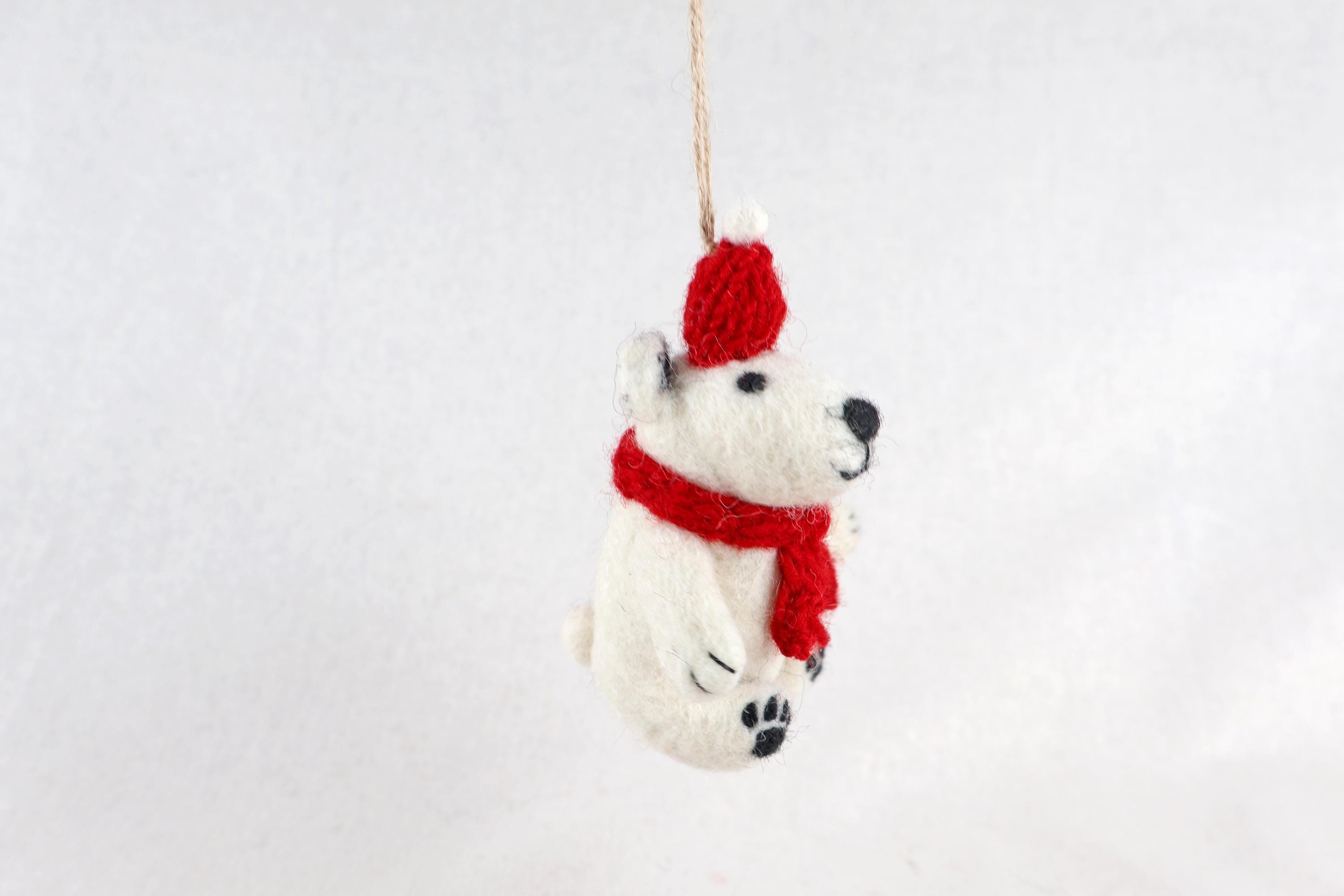 Weihnachtsanhänger Eisbär mit Mütze und Schal I Filz Christbaumschmuck I Weihnachtsdeko I Winterdeko aus Filz