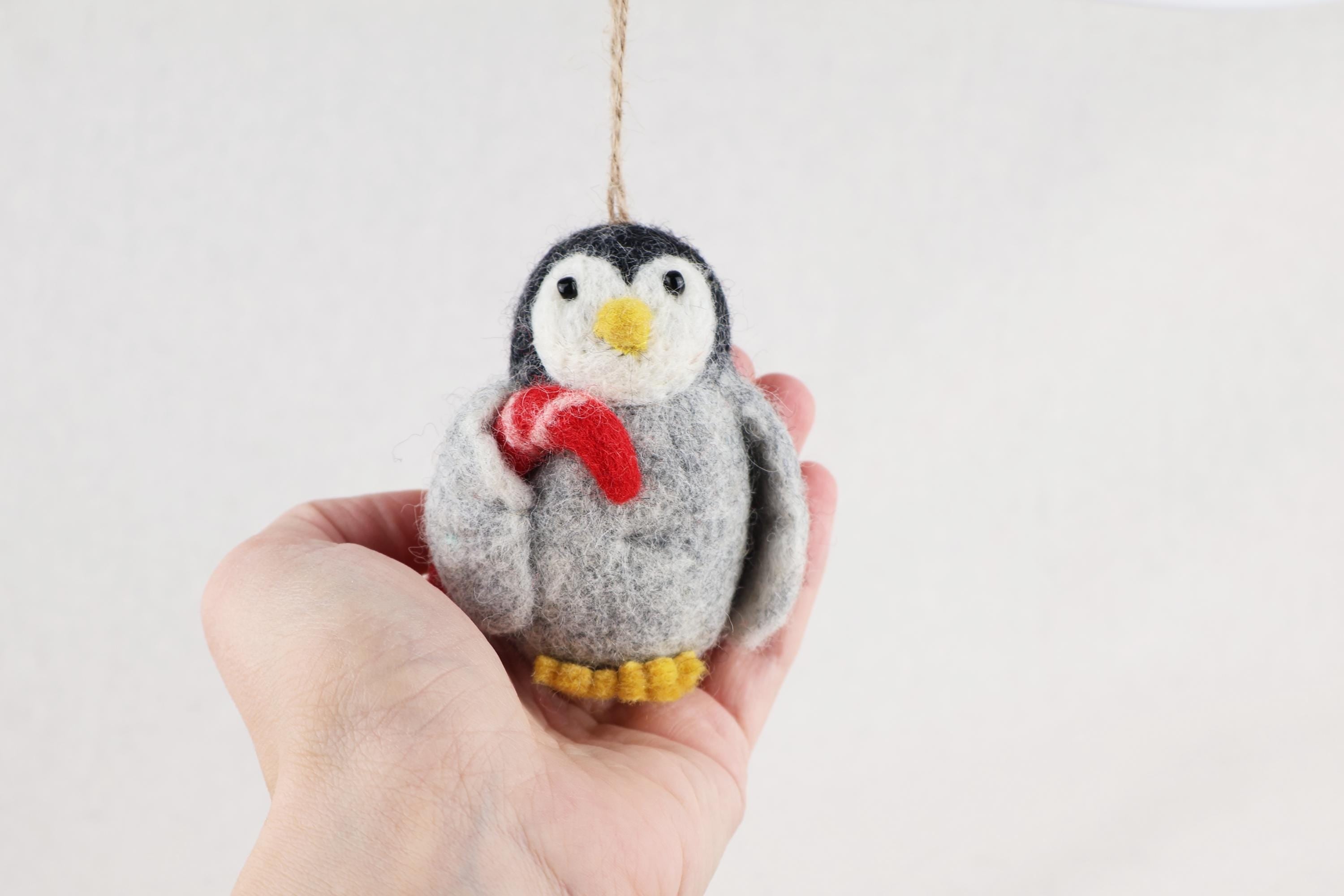 Weihnachtsanhänger Pinguin mit Zuckerstange I Christbaumschmuck Weihnachtsdeko I Winter Weihnachtsbaum