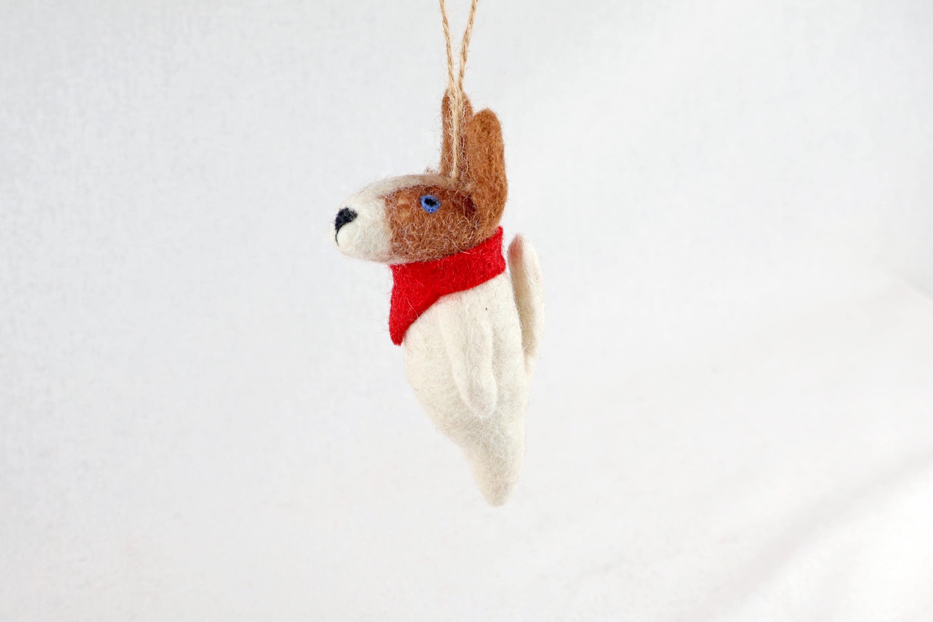 Weihnachtsanhänger Hund braun weiß I Filz Christbaumschmuck I Weihnachtsdeko I Hund mit Halsband und Glocke