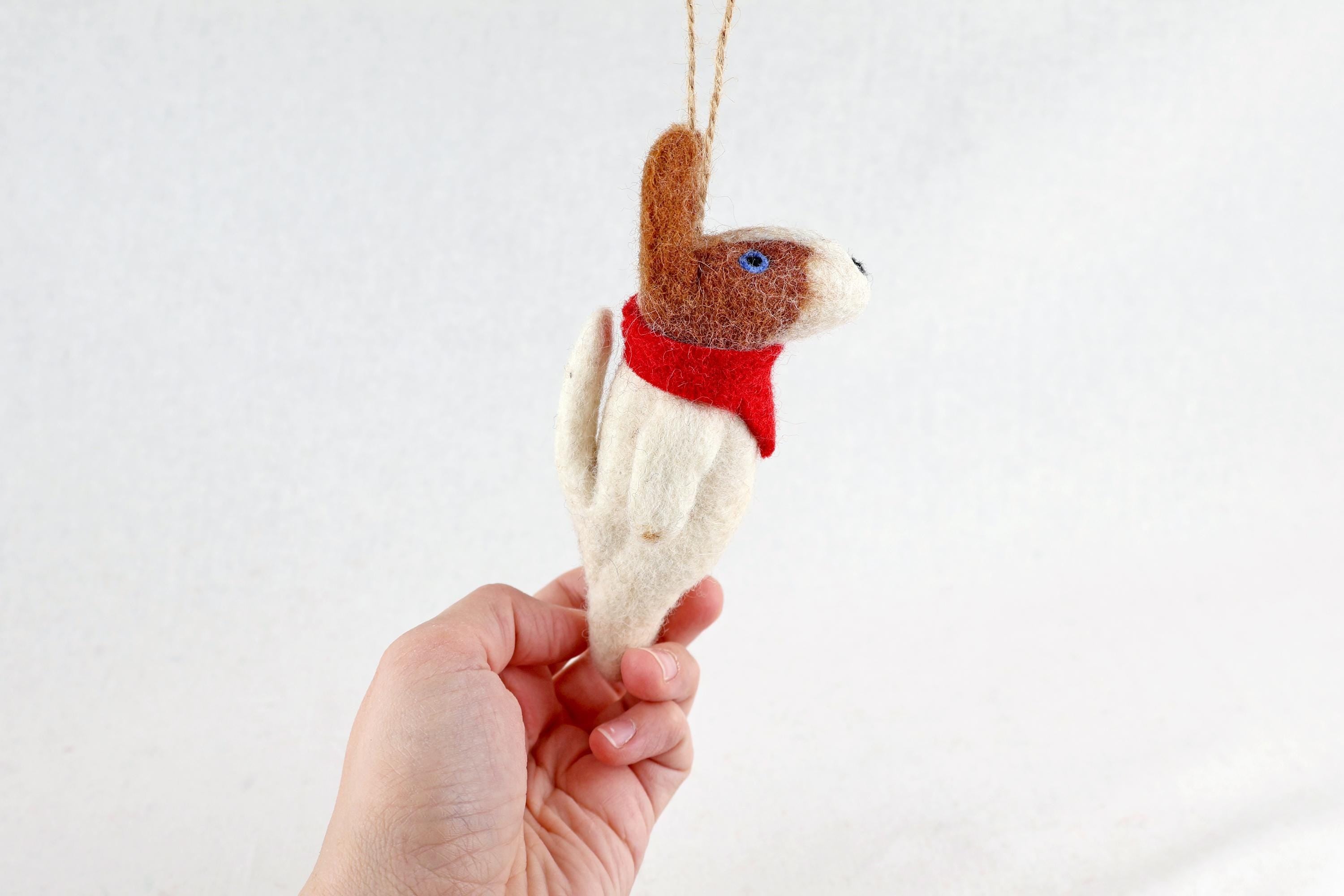 Weihnachtsanhänger Hund braun weiß I Filz Christbaumschmuck I Weihnachtsdeko I Hund mit Halsband und Glocke