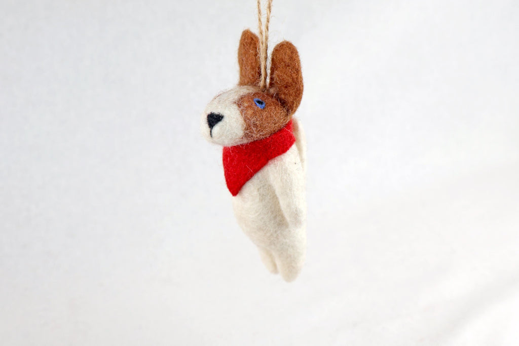 Weihnachtsanhänger Hund braun weiß I Filz Christbaumschmuck I Weihnachtsdeko I Hund mit Halsband und Glocke