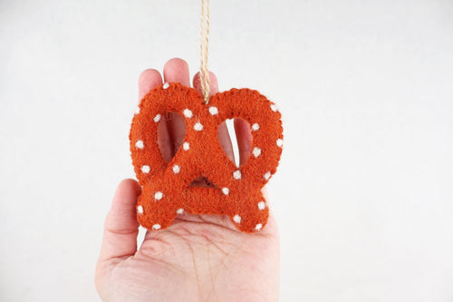 Anhänger Breze I Brezel Aufhänger I Christbaumschmuck Weihnachtsdeko I Winter Weihnachtsbaum I Frühlingsdeko I Blumendekoration