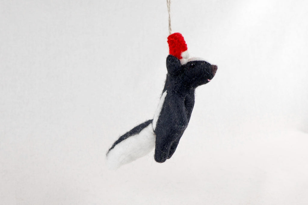 Weihnachts-Stinktier aus Filz – Handgefertigter Anhänger | Christbaumschmuck | Weihnachtsdeko | lustige Weihnachtsdeko