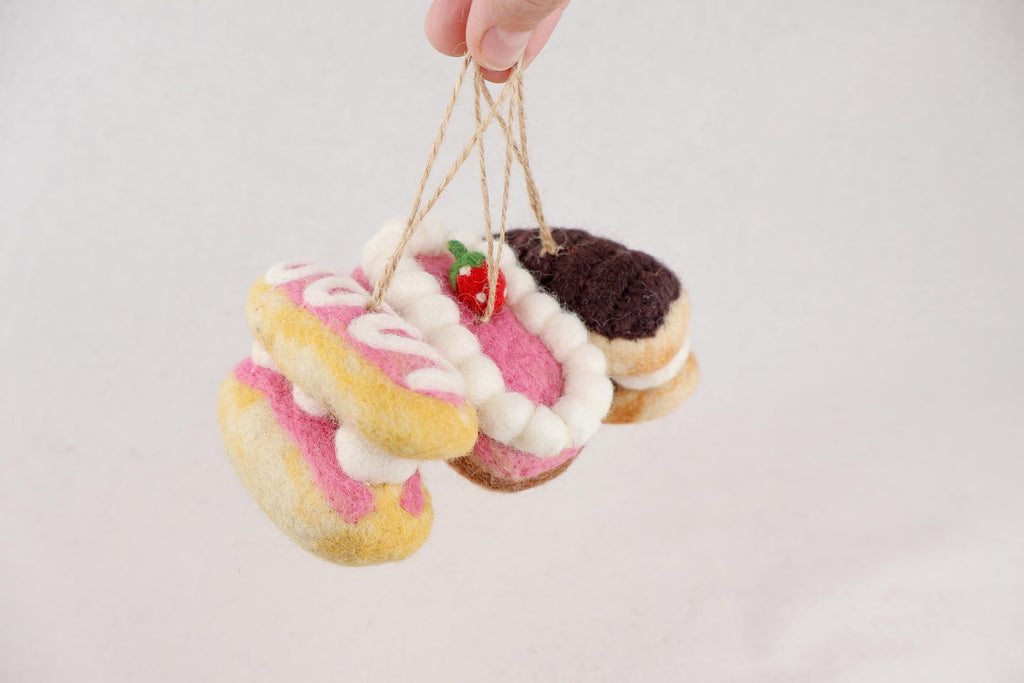 3er-Set Filz-Patisserie Anhänger – Handgefertigte Törtchen & Éclairs | Christbaumschmuck | Süße Weihnachtsdeko | Patisserie Deko