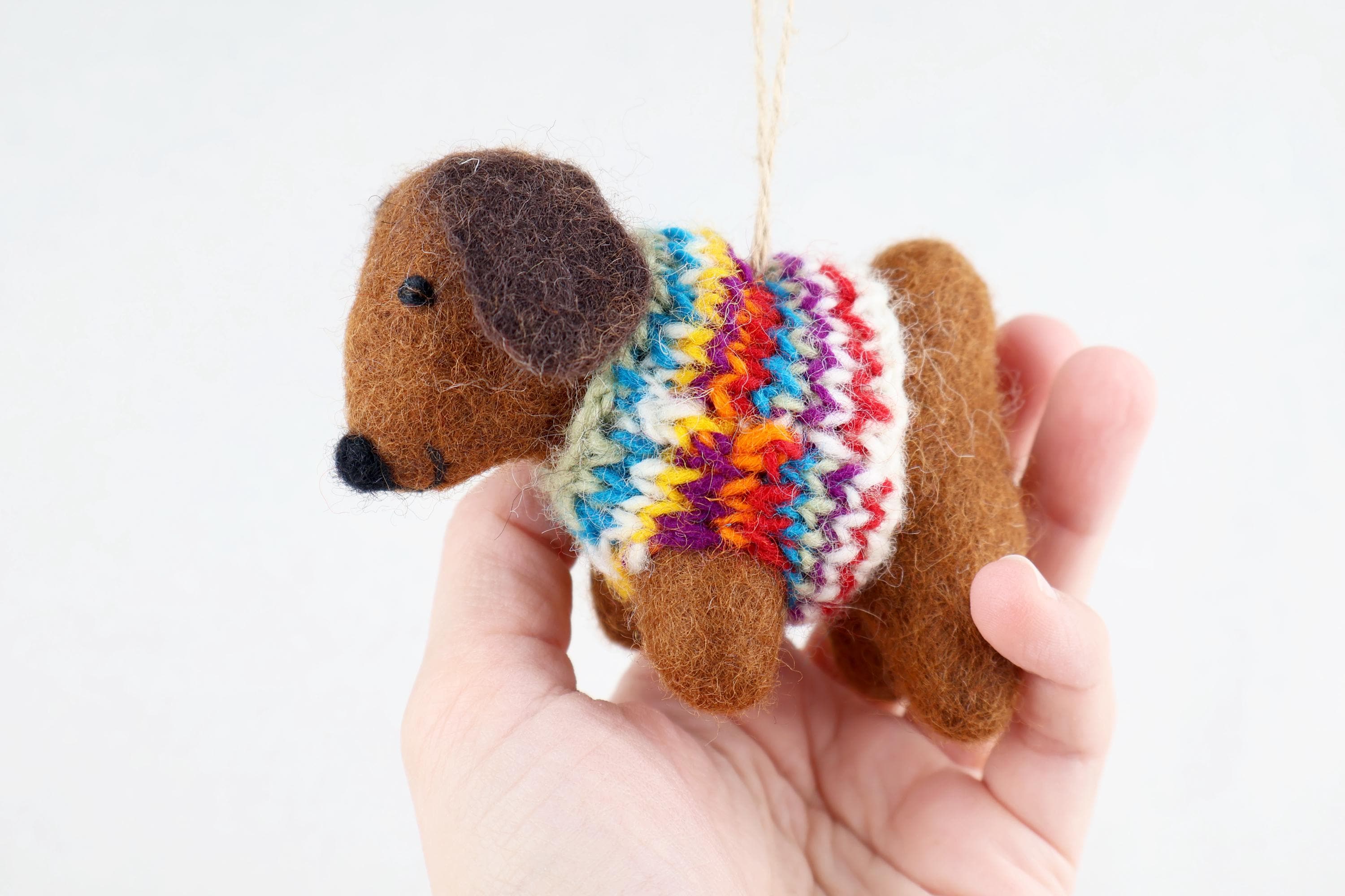 Weihnachtsanhänger brauner Hund mit Strickpullover I Filz Christbaumschmuck I Weihnachtsdeko I Weihnachtshund
