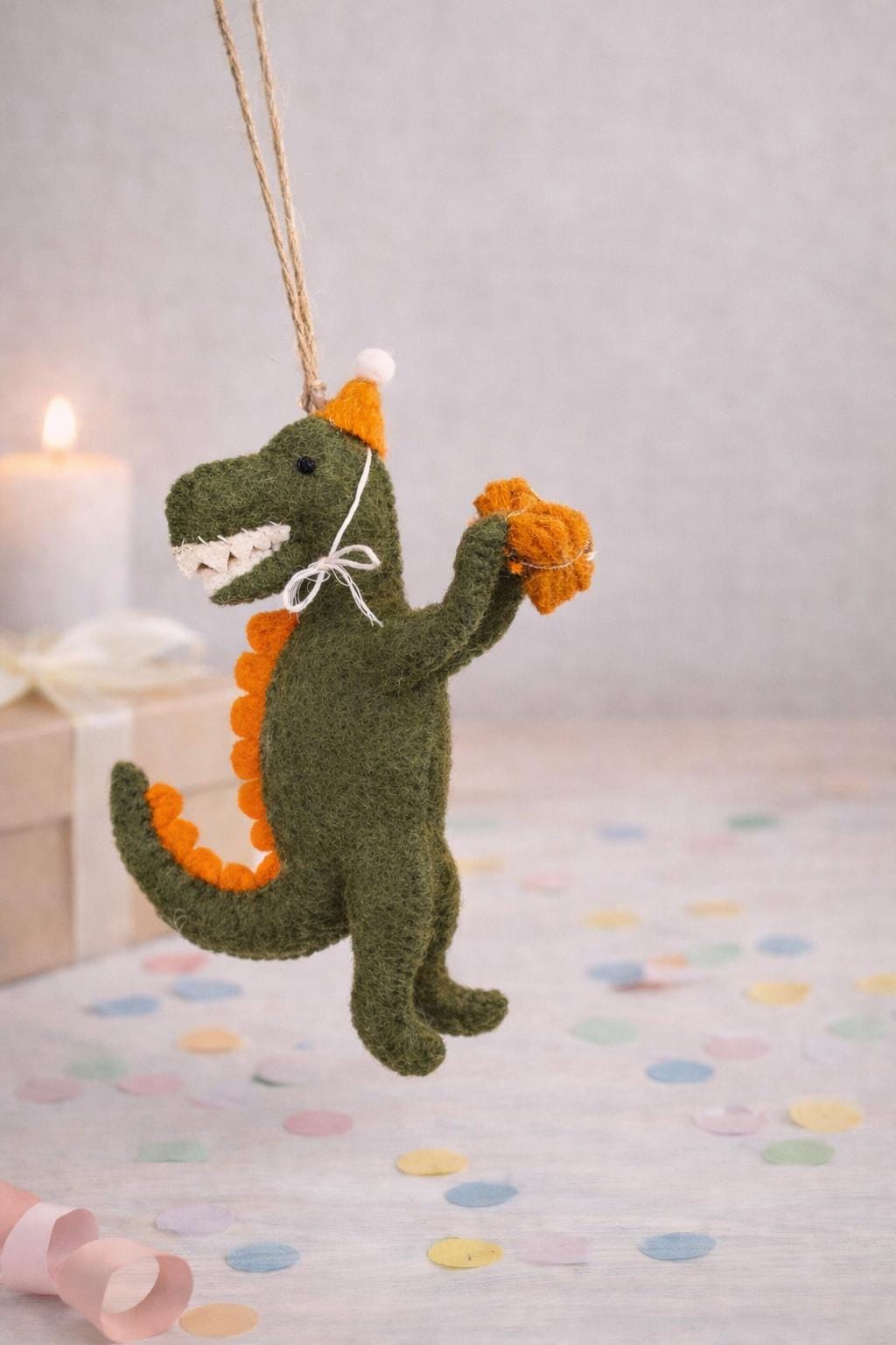 Dino Anhänger T-Rex I Dino mit Partyhut I Dinodeko I Christbaumschmuck Weihnachtsdeko I Geburtstagsdeko I Geschenkanhänger I Dinoparty
