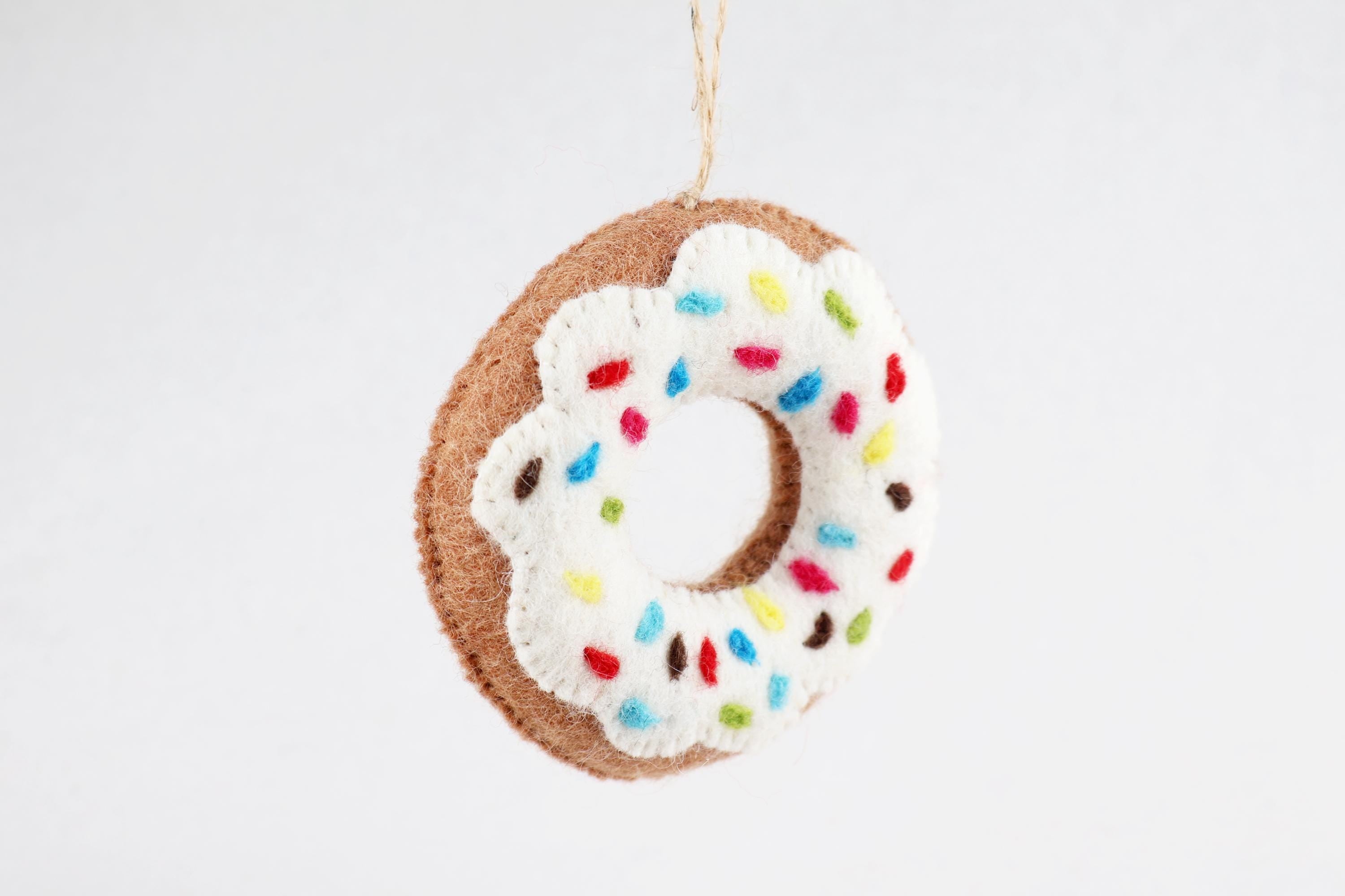 Weihnachtsanhänger Donut I Filz Christbaumschmuck I Weihnachtsdeko I Anhänger Weihnachten I Donut Geschenkidee I Schoko Donut mit Streusel
