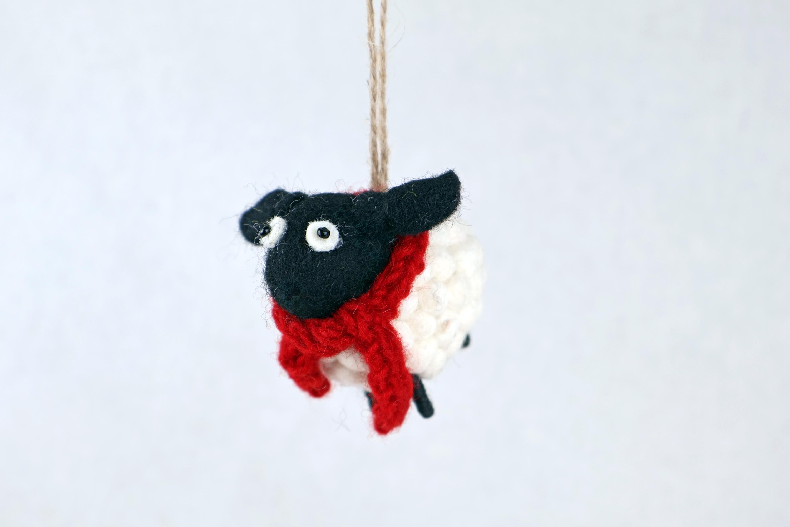 Weihnachtsanhänger Schaf mit Schal I Christbaumschmuck Weihnachtsdeko I Winter Weihnachtsbaum I Weihnachtsschaf