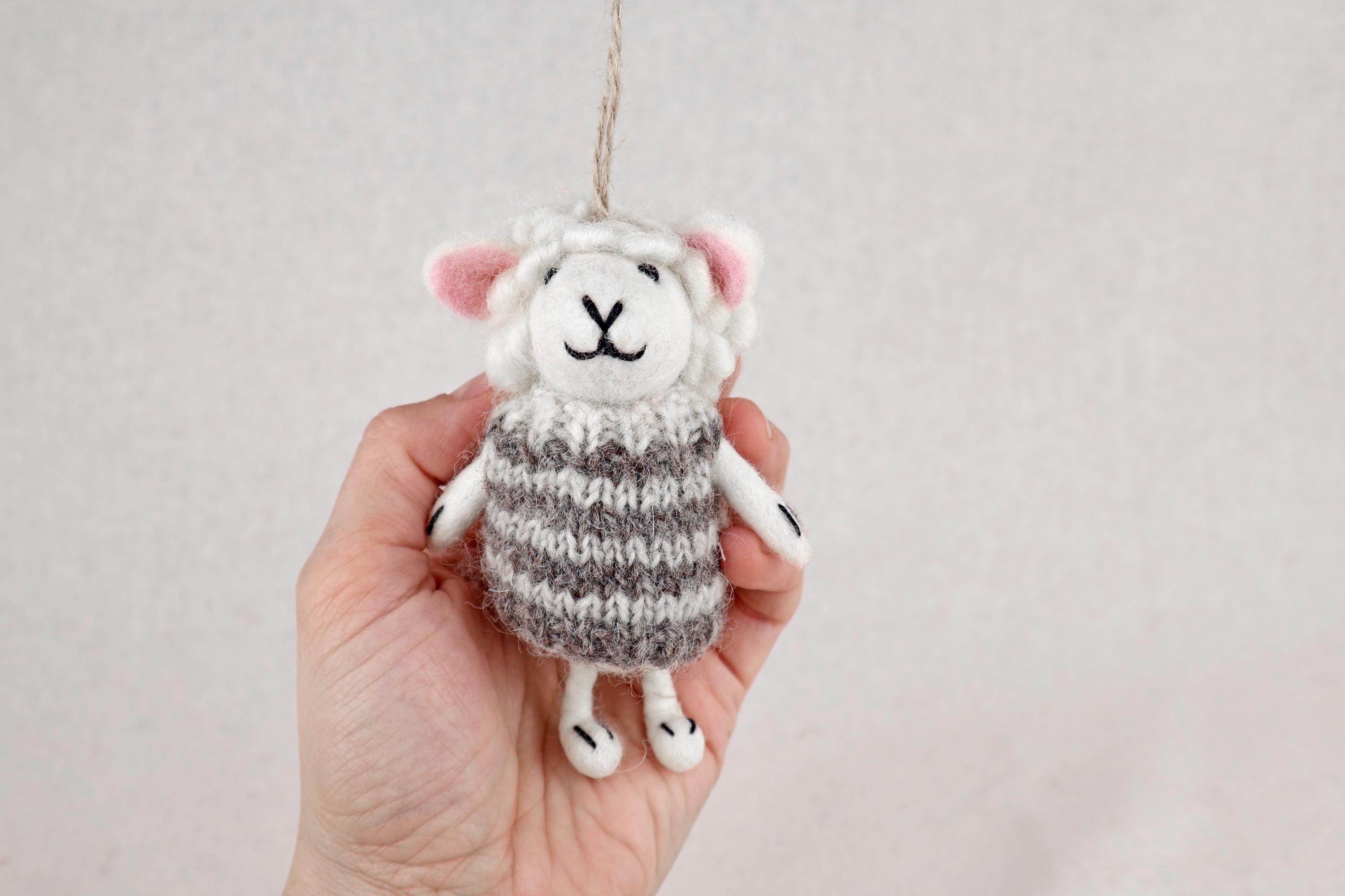 Weihnachtsanhänger Schaf in Pullover I Christbaumschmuck I Weihnachtsdeko I Winter Weihnachtsbaum I Weihnachtsschaf