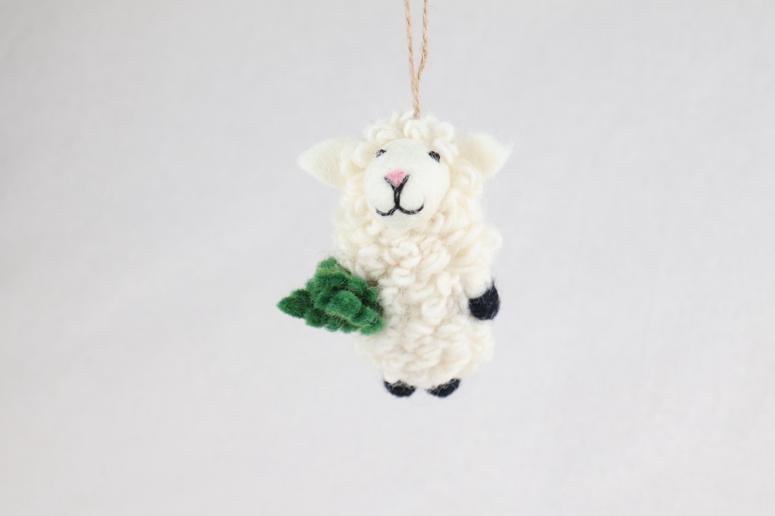 Weihnachtsanhänger Schaf mit Tannenzweig I Christbaumschmuck Weihnachtsdeko I Winter Weihnachtsbaum I Weihnachtsschaf
