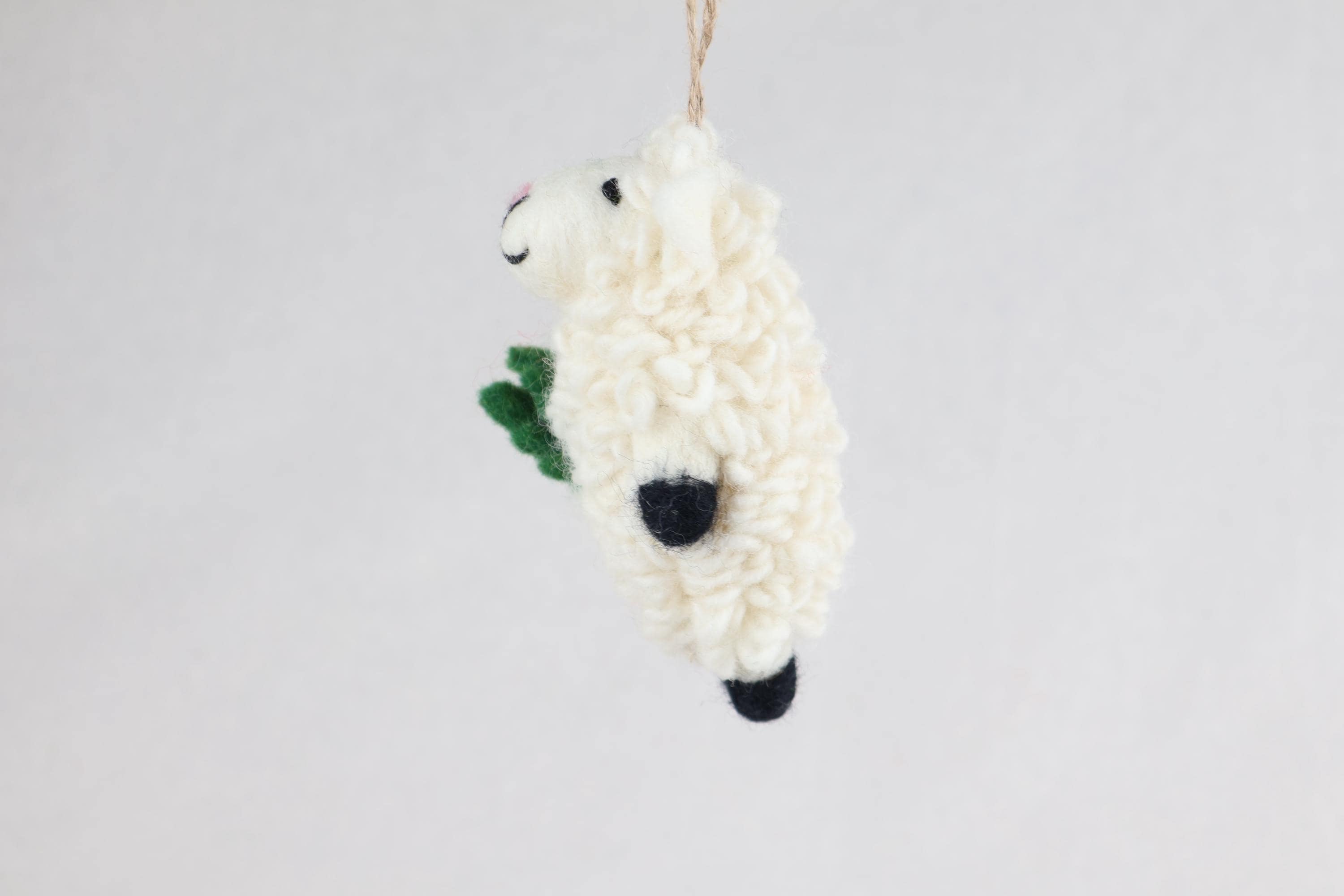Weihnachtsanhänger Schaf mit Tannenzweig I Christbaumschmuck Weihnachtsdeko I Winter Weihnachtsbaum I Weihnachtsschaf