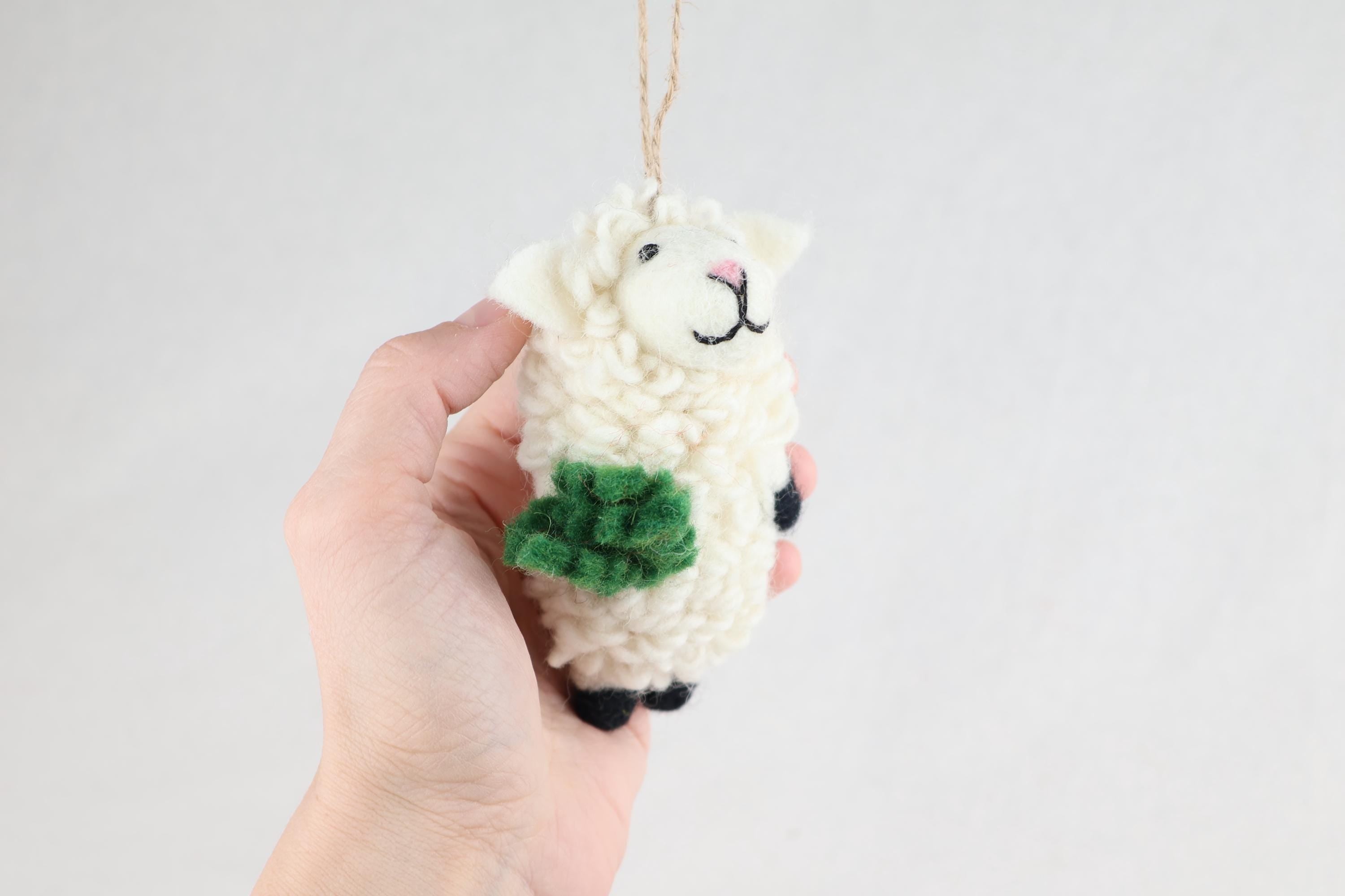Weihnachtsanhänger Schaf mit Tannenzweig I Christbaumschmuck Weihnachtsdeko I Winter Weihnachtsbaum I Weihnachtsschaf
