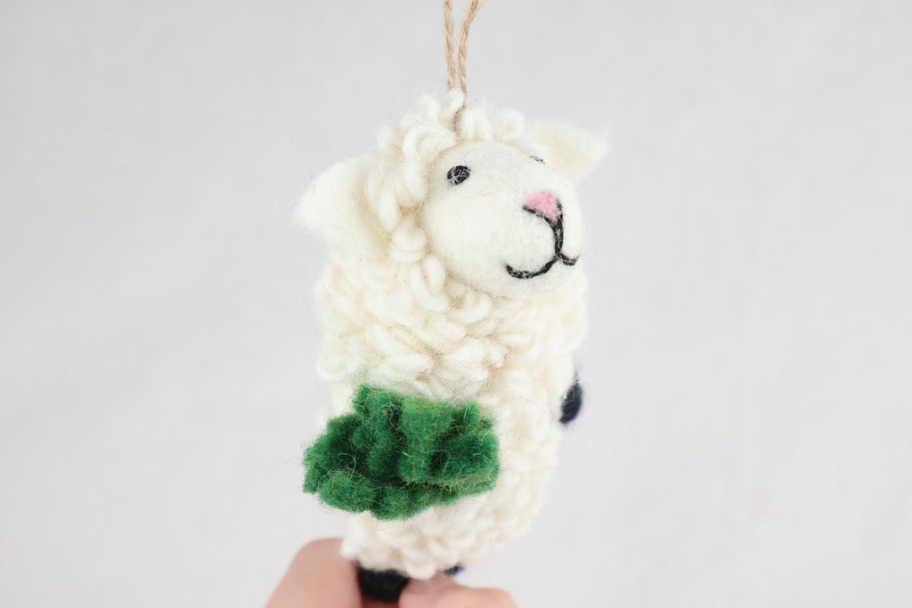Weihnachtsanhänger Schaf mit Tannenzweig I Christbaumschmuck Weihnachtsdeko I Winter Weihnachtsbaum I Weihnachtsschaf