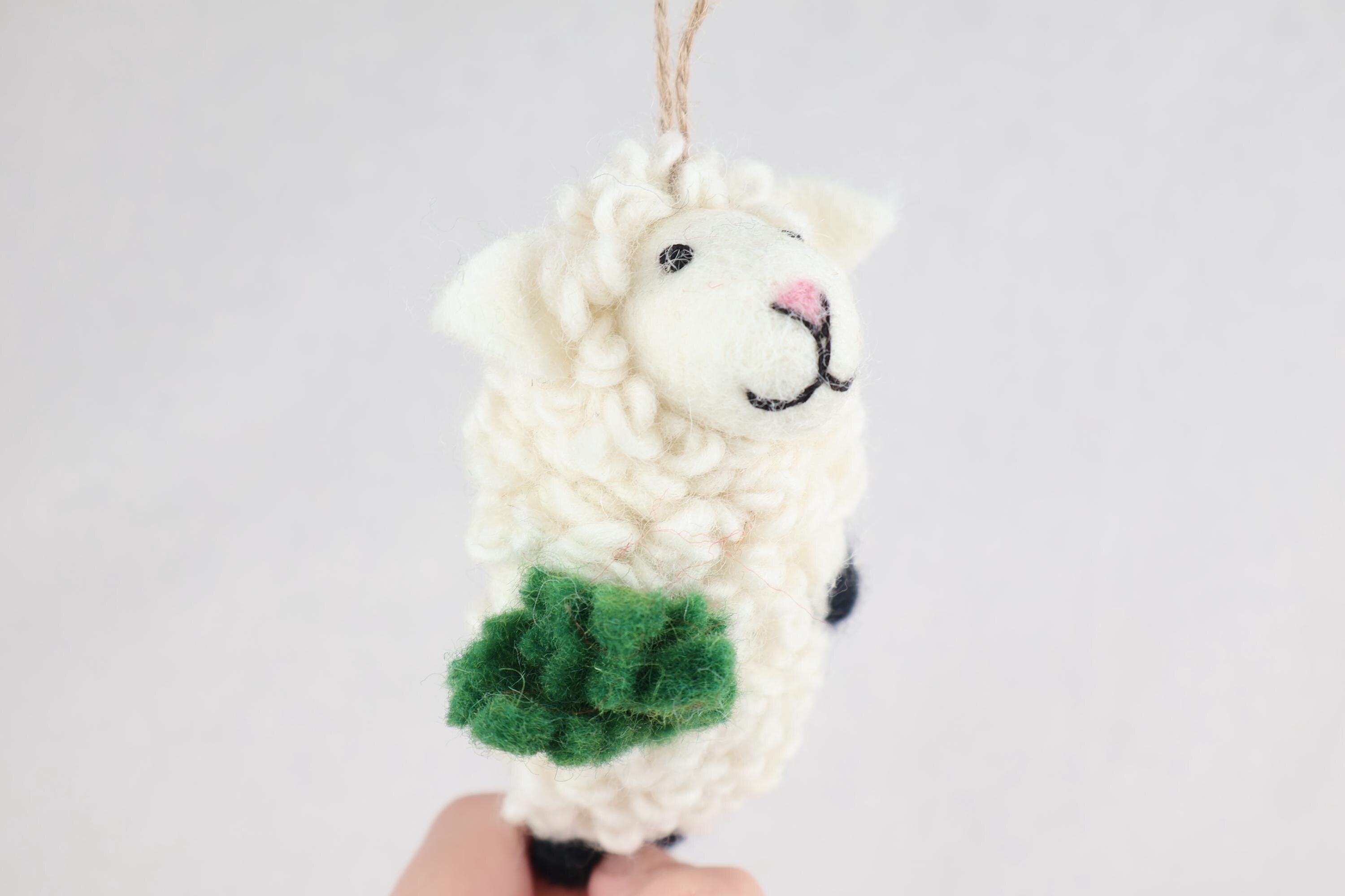 Weihnachtsanhänger Schaf mit Tannenzweig I Christbaumschmuck Weihnachtsdeko I Winter Weihnachtsbaum I Weihnachtsschaf