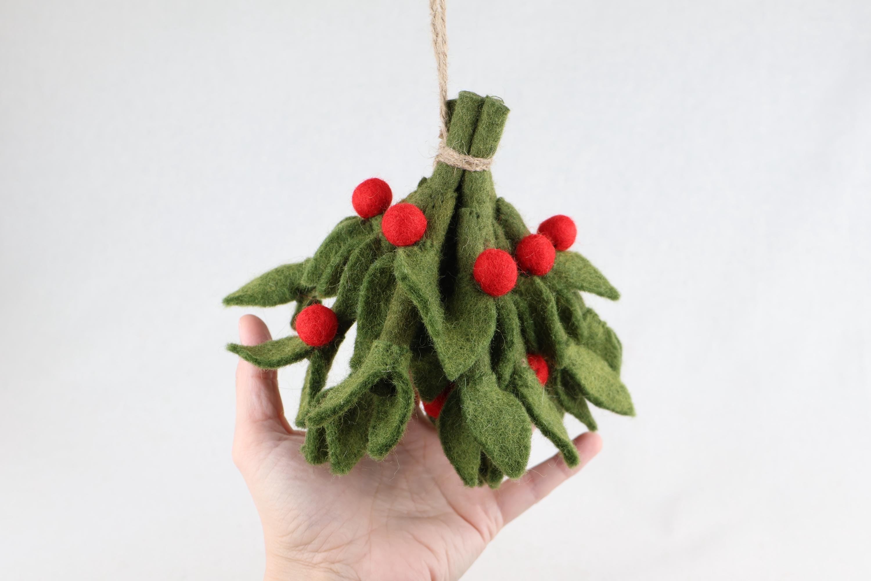 Mistelzweig rote Beeren aus Filz I Stechpalme I Fensterdeko I Weihnachtsdeko I Beerenzweig I Misteln I Weihnachtsanhänger Filz