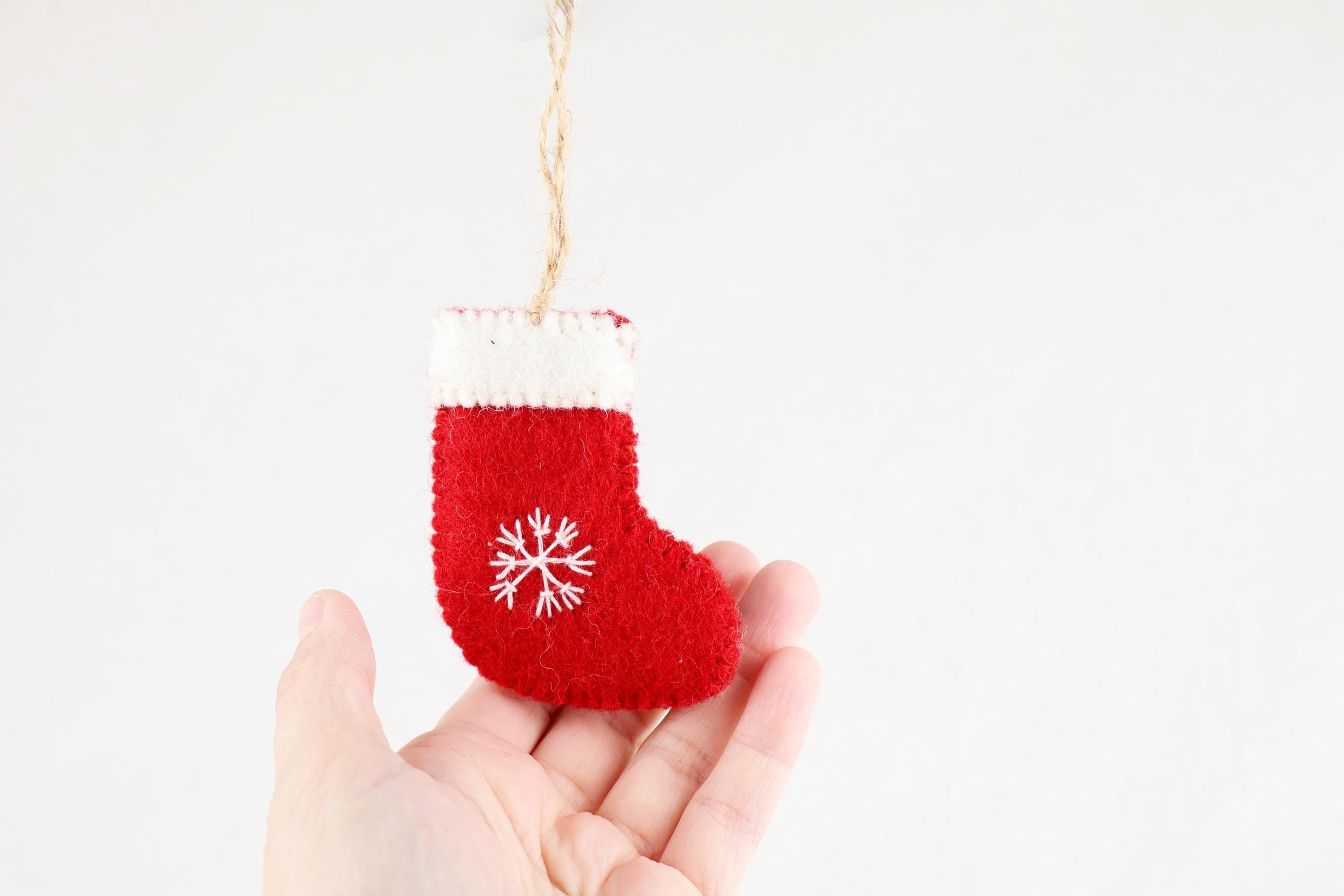 Weihnachtsanhänger roter Stiefel mit Schneeflocke I Christbaumschmuck Weihnachtsdeko I Weihnachtsbaum I Weihnachtsdeko I Schneeflocke I
