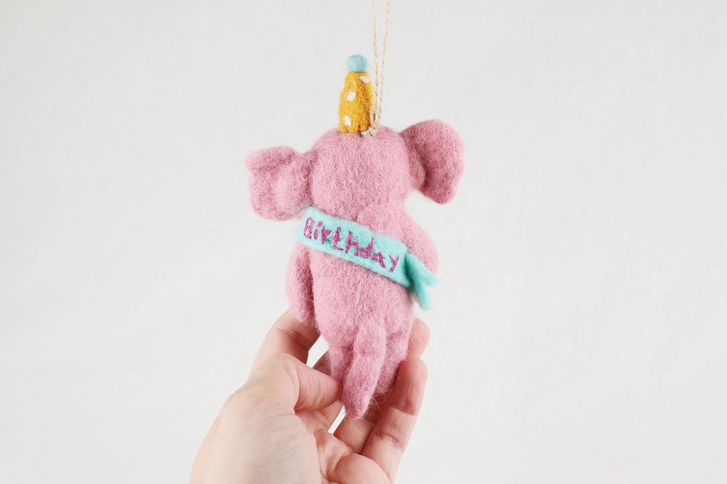 Partyelefant I Elefant mit Partyhut I Elefantendeko I Christbaumschmuck Weihnachtsdeko I Geburtstagsdeko I Geschenkanhänger I Elefantenparty