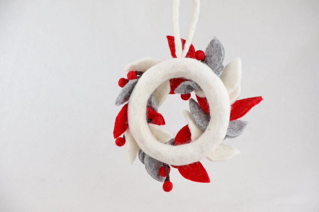 Weihnachten Türkranz Scandi I grau weiß rot Deko I handgemacht I Weihnachtsdeko I Beeren Kranz I Indoor Deko Weihnachten I Filzkranz