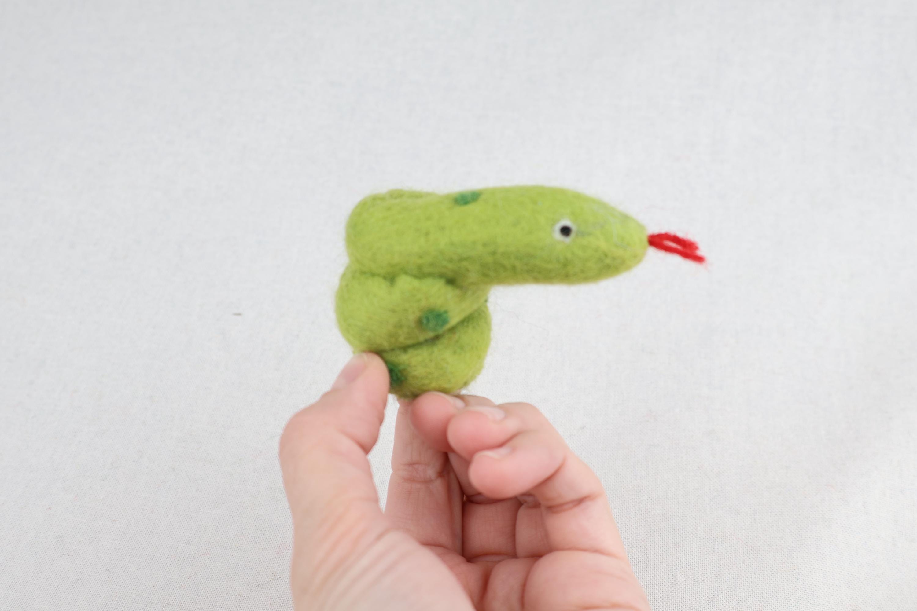 Niedliche Fingerpuppe Schlange aus Filz I Fingerspiel I Spielzeug Montessori I Geschichten erzählen I Filz Schlange