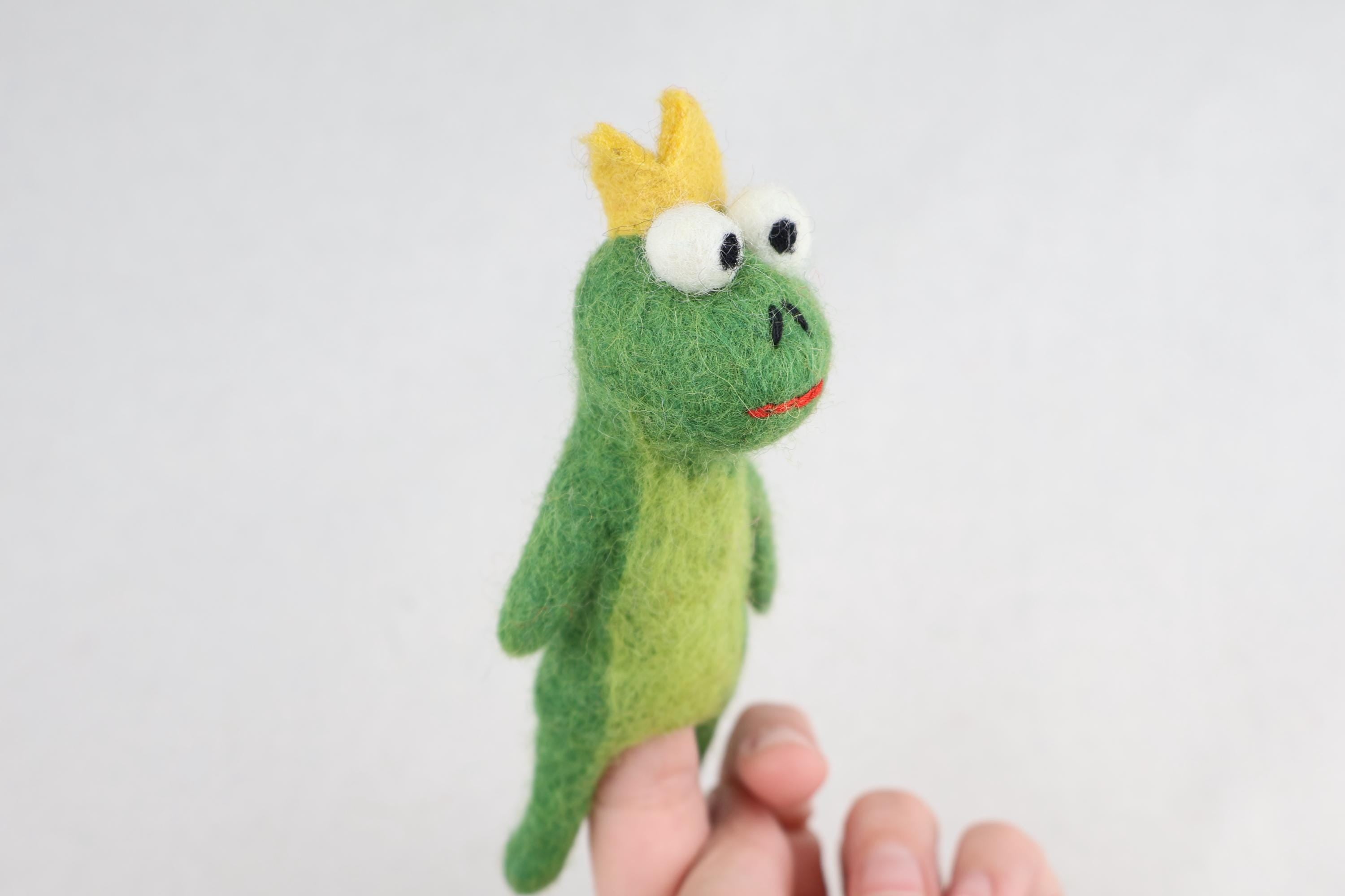 Niedliche Fingerpuppe Froschkönig aus Filz I Fingerspiel I Waldtiere I heimische Tiere I Spielzeug Montessori I Geschichten erzählen