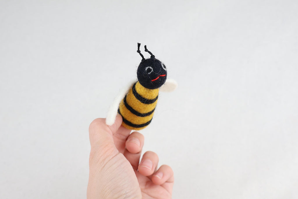 niedliche Fingerpuppe Biene aus Filz I Fingerspiel I Bauernhoftier I Wiesentiere I Spielzeug Montessori I Geschichten erzählen I Insekten