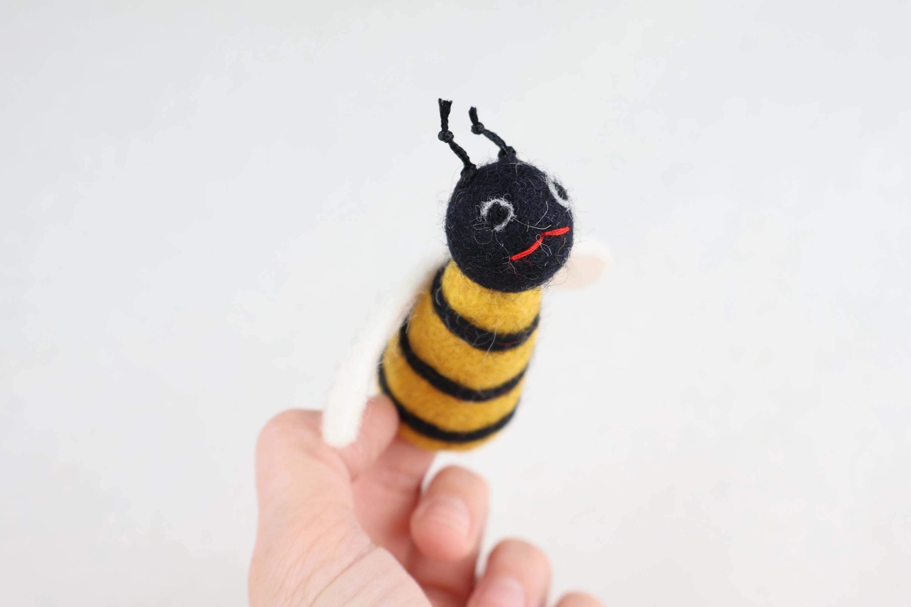 niedliche Fingerpuppe Biene aus Filz I Fingerspiel I Bauernhoftier I Wiesentiere I Spielzeug Montessori I Geschichten erzählen I Insekten