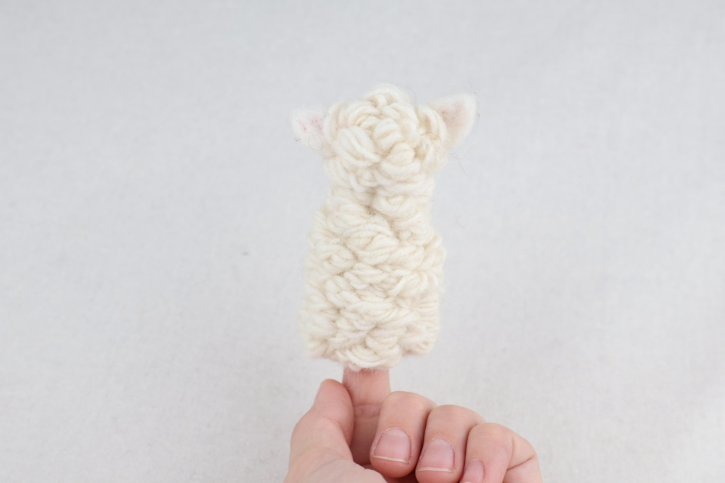 niedliche Fingerpuppe Schaf aus Filz I Fingerspiel I Bauernhoftier I Schäfchen I Spielzeug Montessori I Geschichten erzählen
