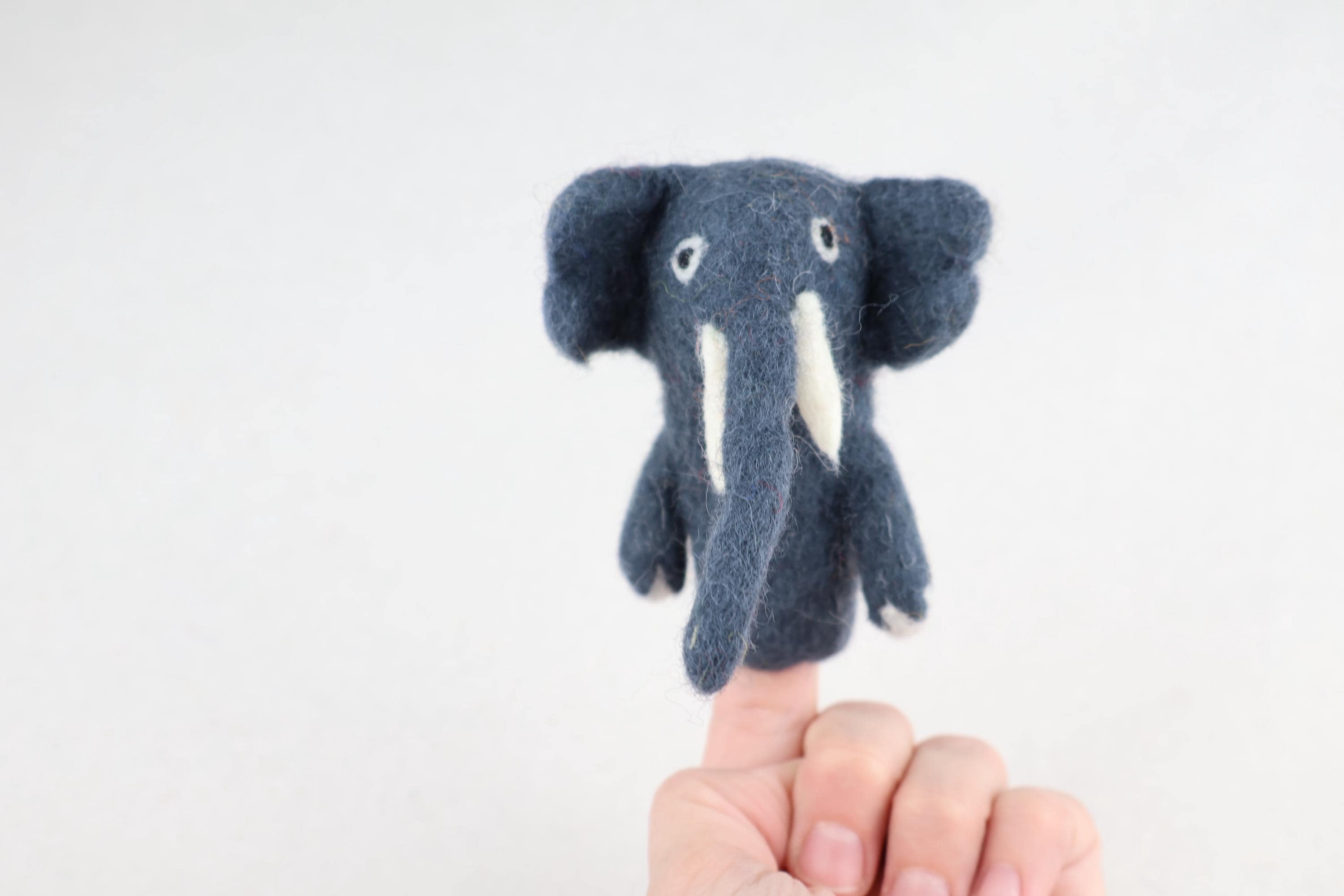 Niedliche Fingerpuppe Elefant aus Filz I Fingerspiel I Safari I Afrikanische Tiere I Spielzeug Montessori I Geschichten erzählen