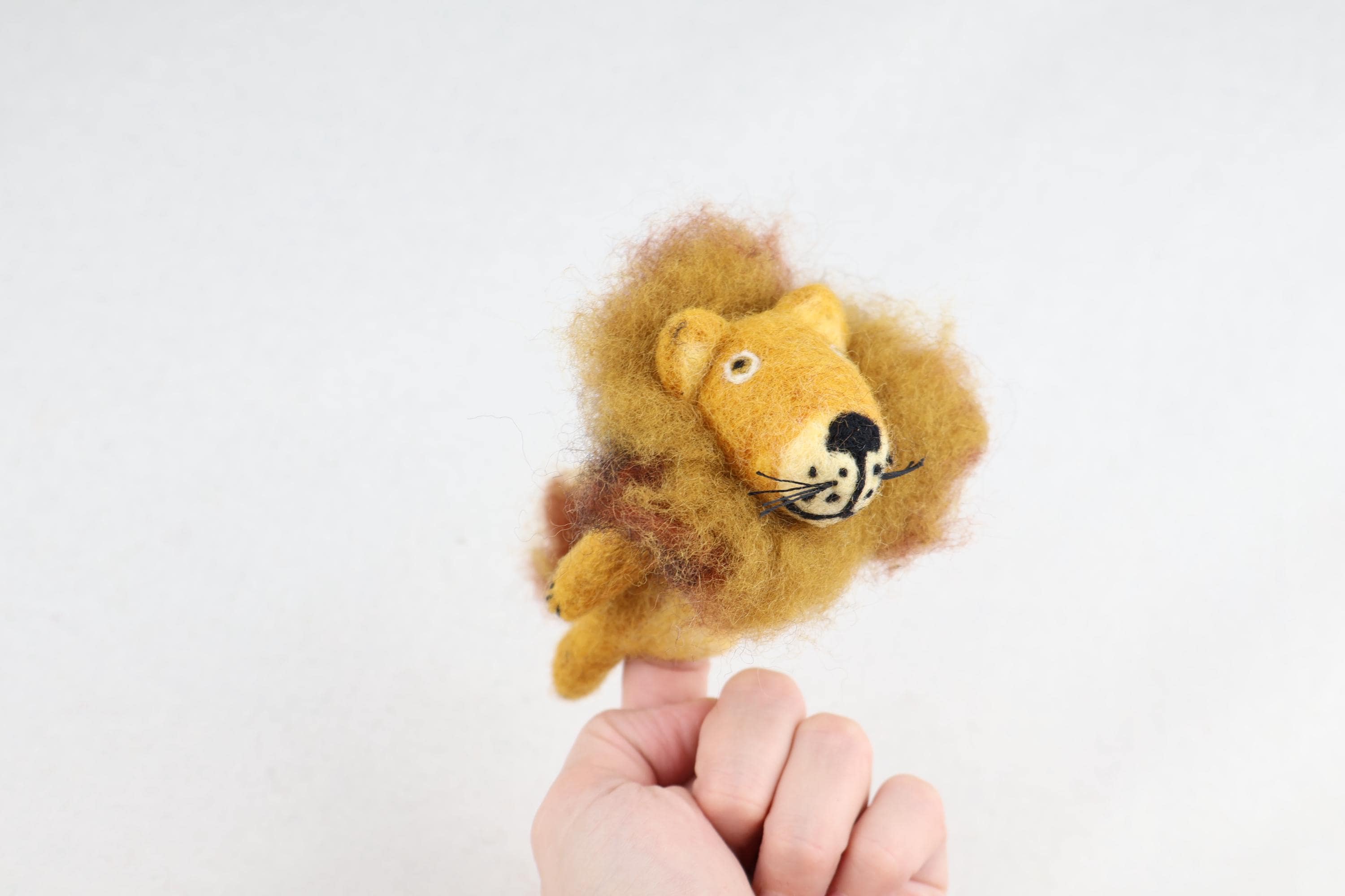 Niedliche Fingerpuppe Löwe aus Filz I Fingerspiel I Wildtiere I Spielzeug Montessori I Geschichten erzählen I Dschungel