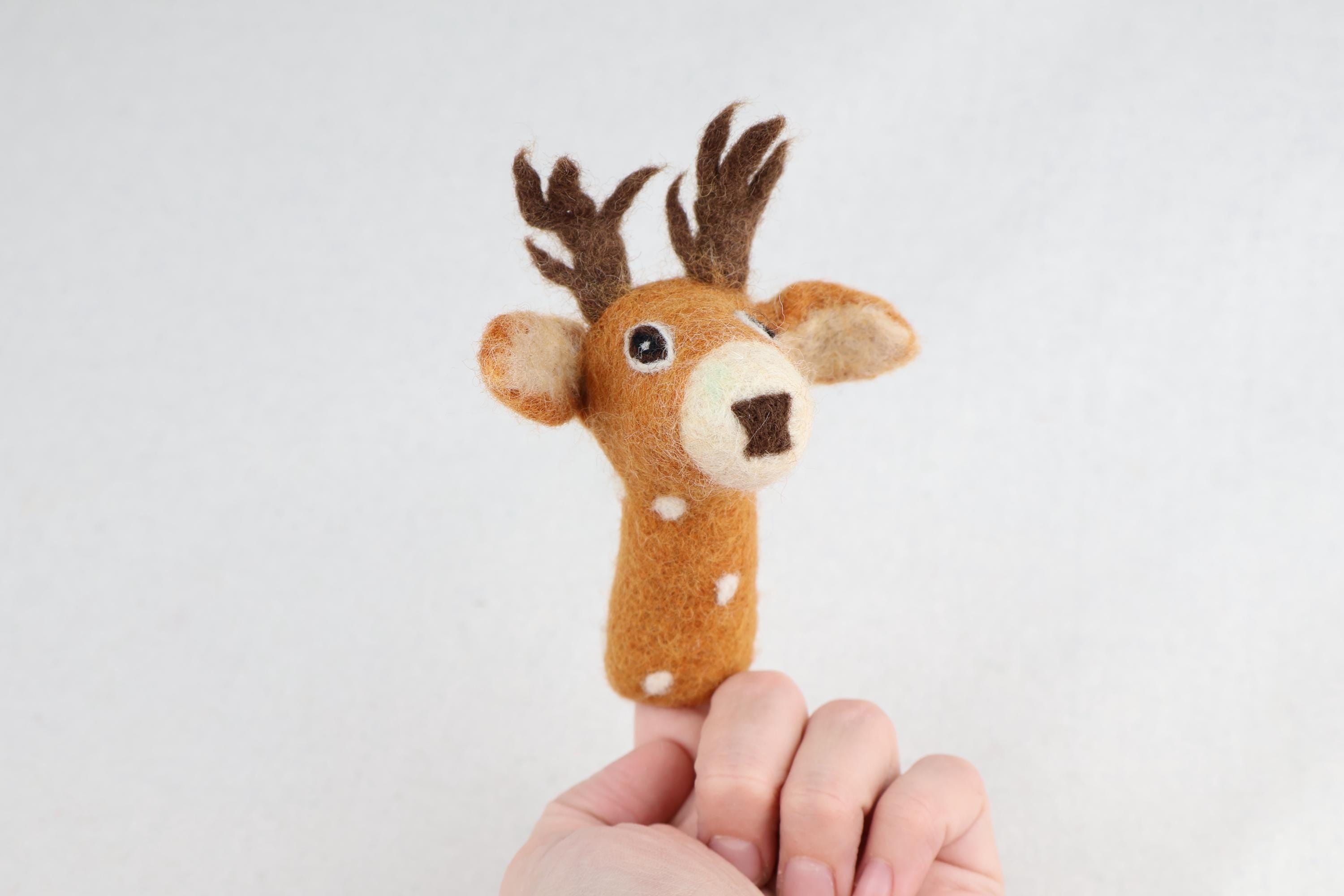 Fingerpuppe Hirsch aus Filz I Fingerspiel I Waldtiere I Reh aus Filz
