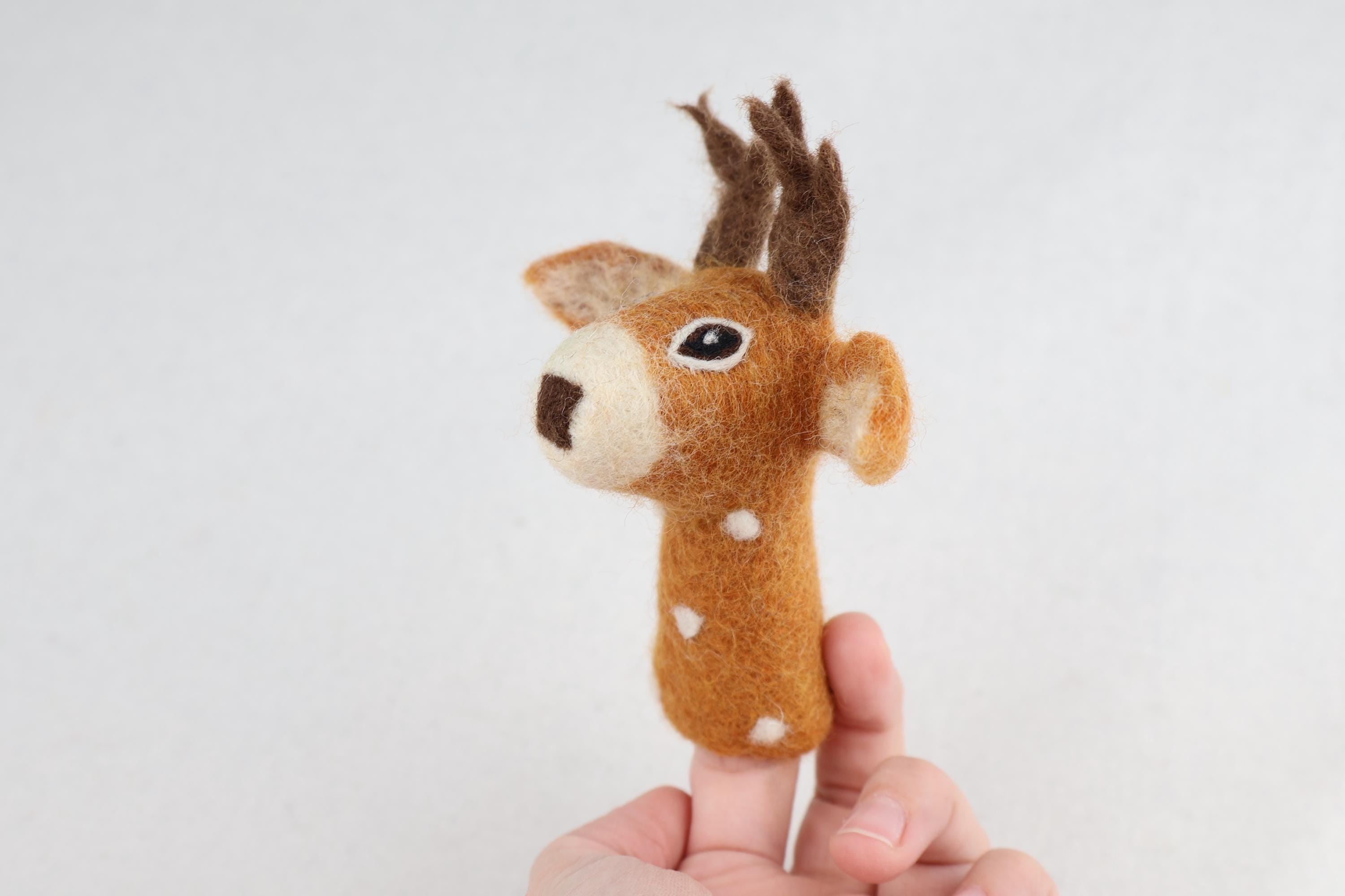 Fingerpuppe Hirsch aus Filz I Fingerspiel I Waldtiere I Reh aus Filz