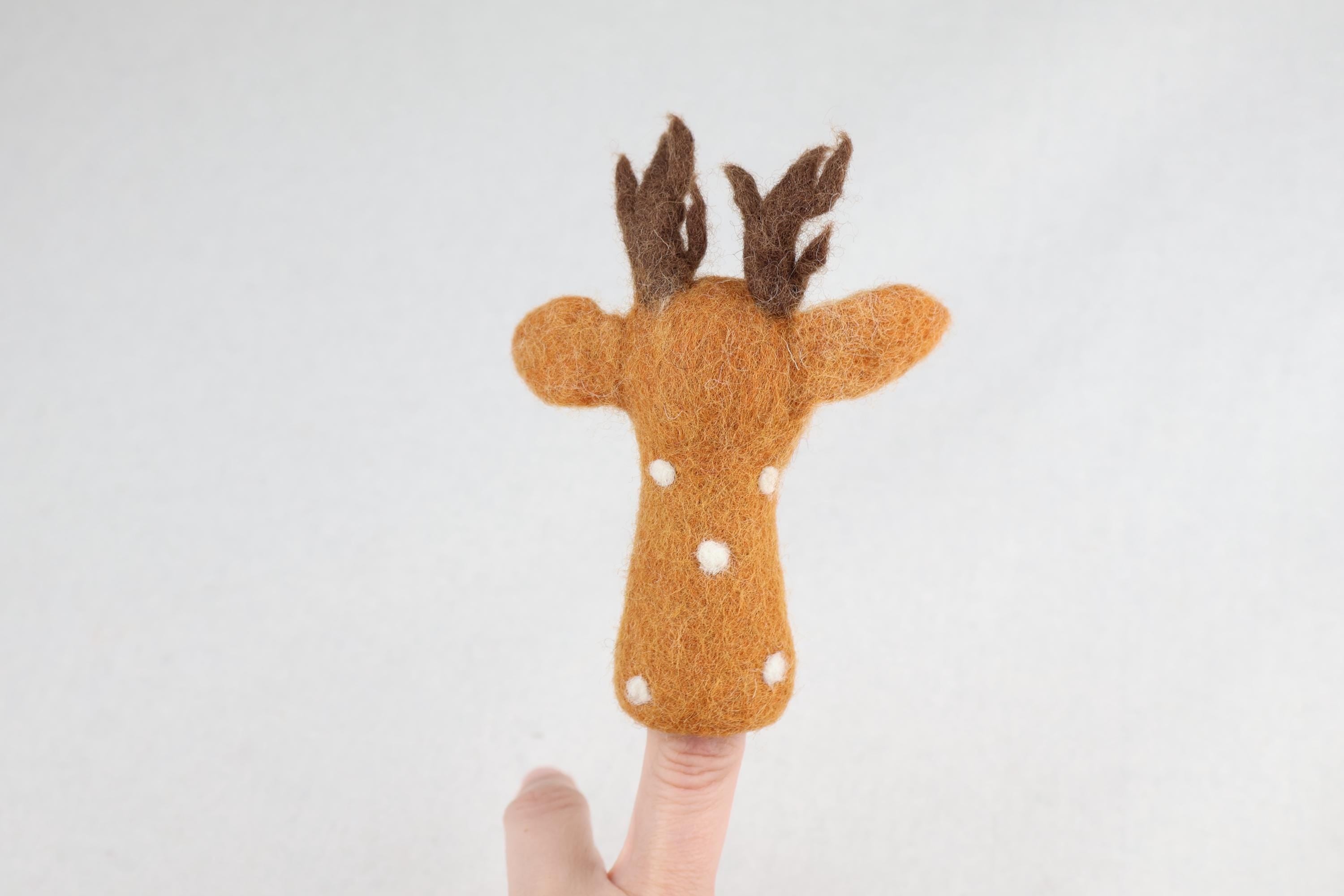 Fingerpuppe Hirsch aus Filz I Fingerspiel I Waldtiere I Reh aus Filz