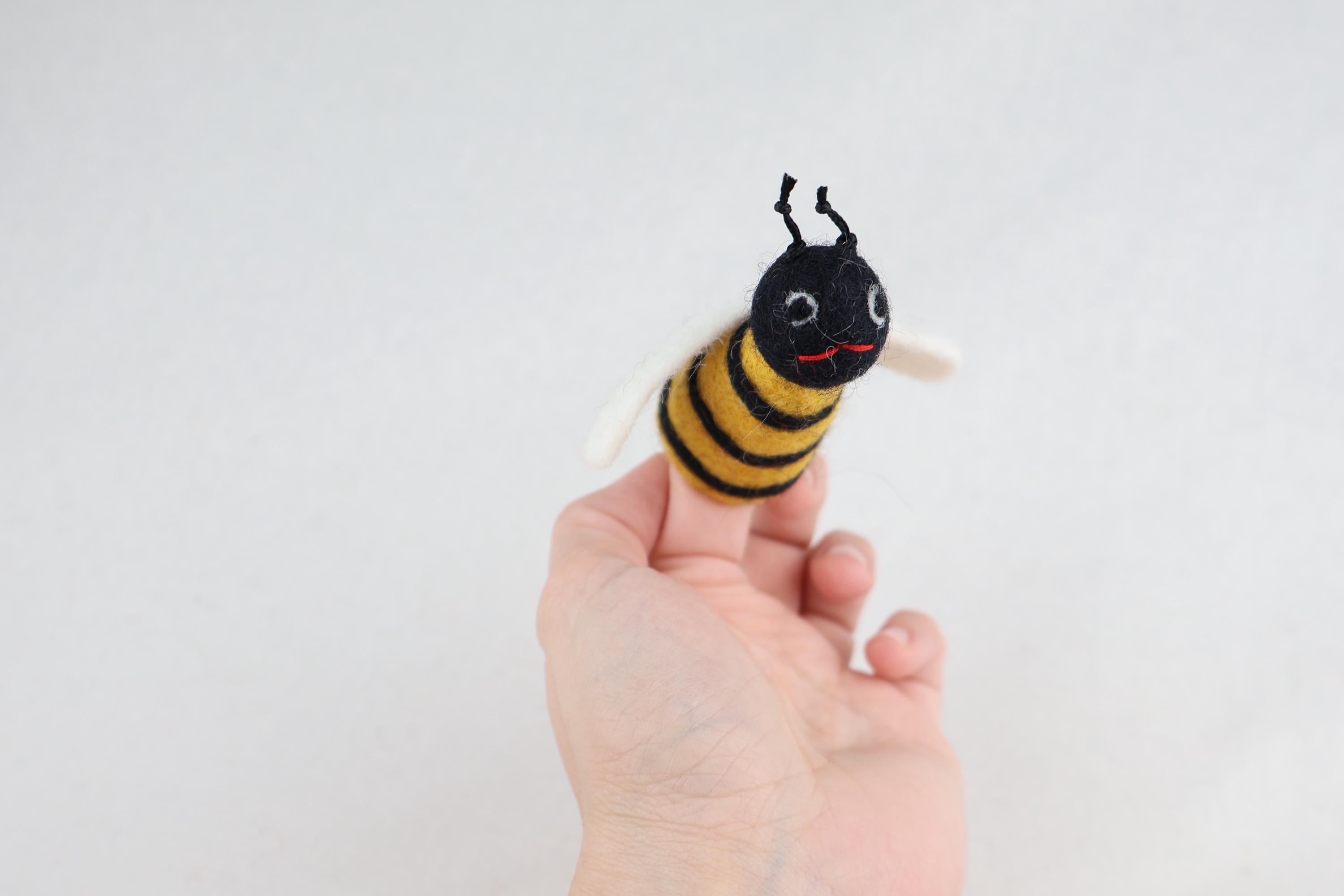 niedliche Fingerpuppe Biene aus Filz I Fingerspiel I Bauernhoftier I Wiesentiere I Spielzeug Montessori I Geschichten erzählen I Insekten