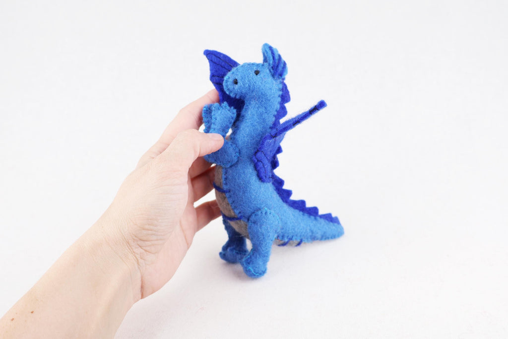 Blauer Drache aus Filz I Spielzeug I Dekofigur I Dragon I handgemachtes Spielzeug I Filz Drache I Filz Figur I Drache Spiel