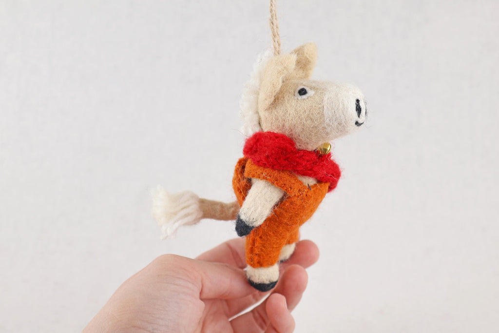 Weihnachtsanhänger Pferd I Filz Christbaumschmuck I Weihnachtsdeko Pferdchen I Pferd mit Latzhose und Schal