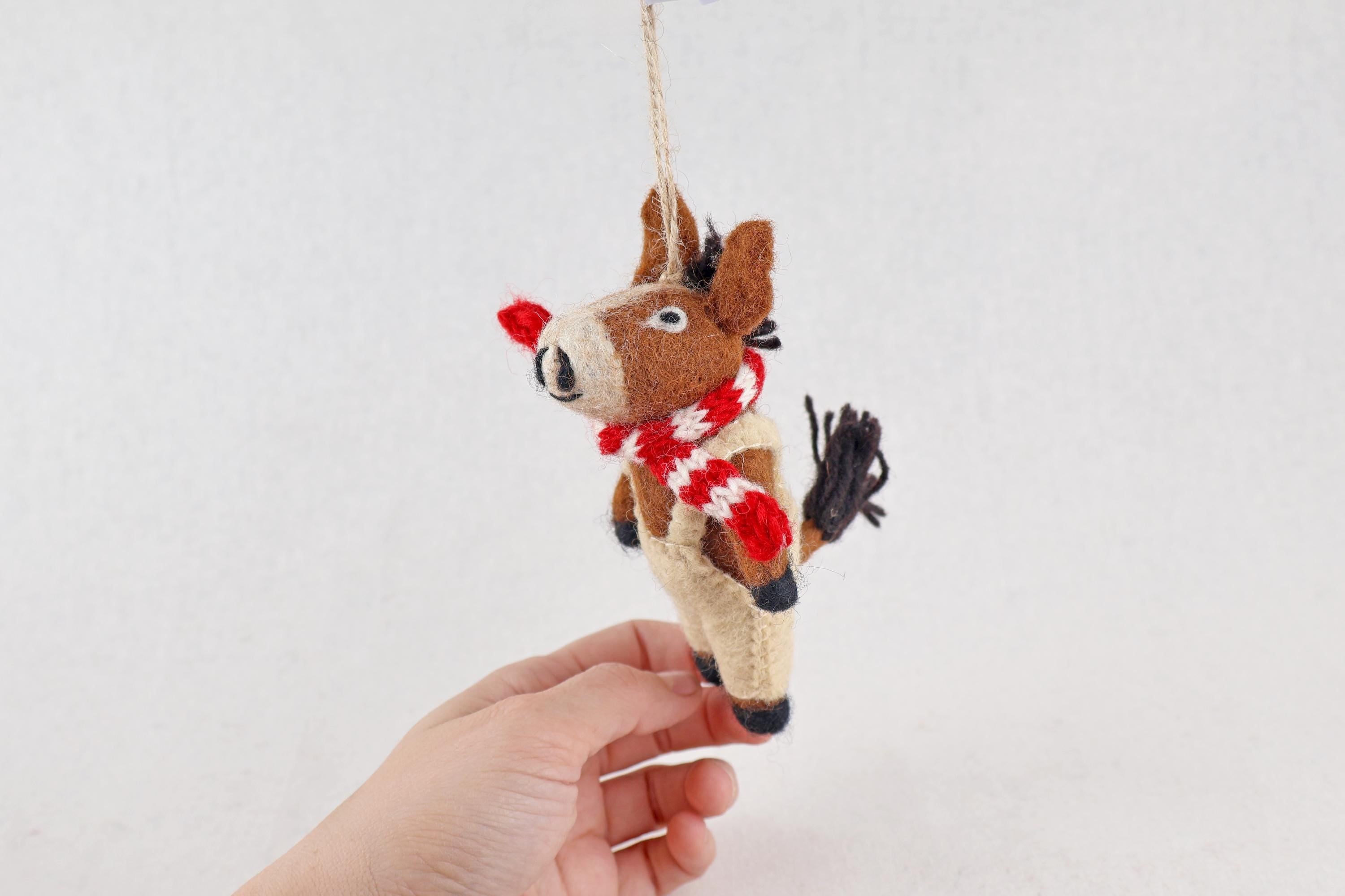 Weihnachtsanhänger Pferd I Filz Christbaumschmuck I Weihnachtsdeko Pferdchen I Pferd mit Latzhose und Schal