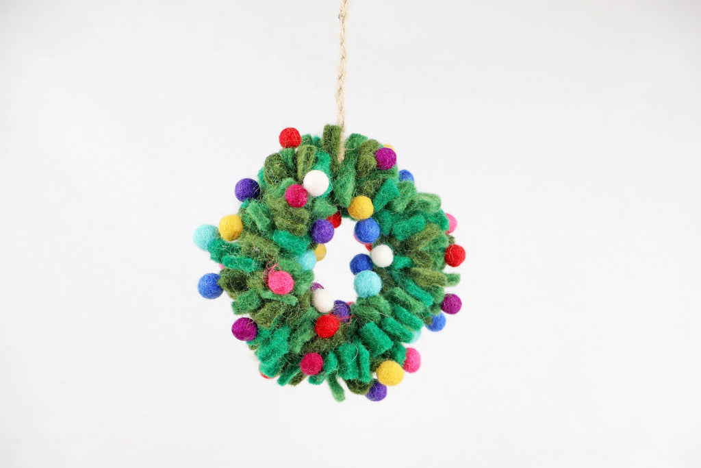 Kleiner bunter Weihnachtskranz aus Filz – handgefertigter Anhänger aus Nepal | Fair Trade | Nachhaltige Weihnachtsdeko mit Herz