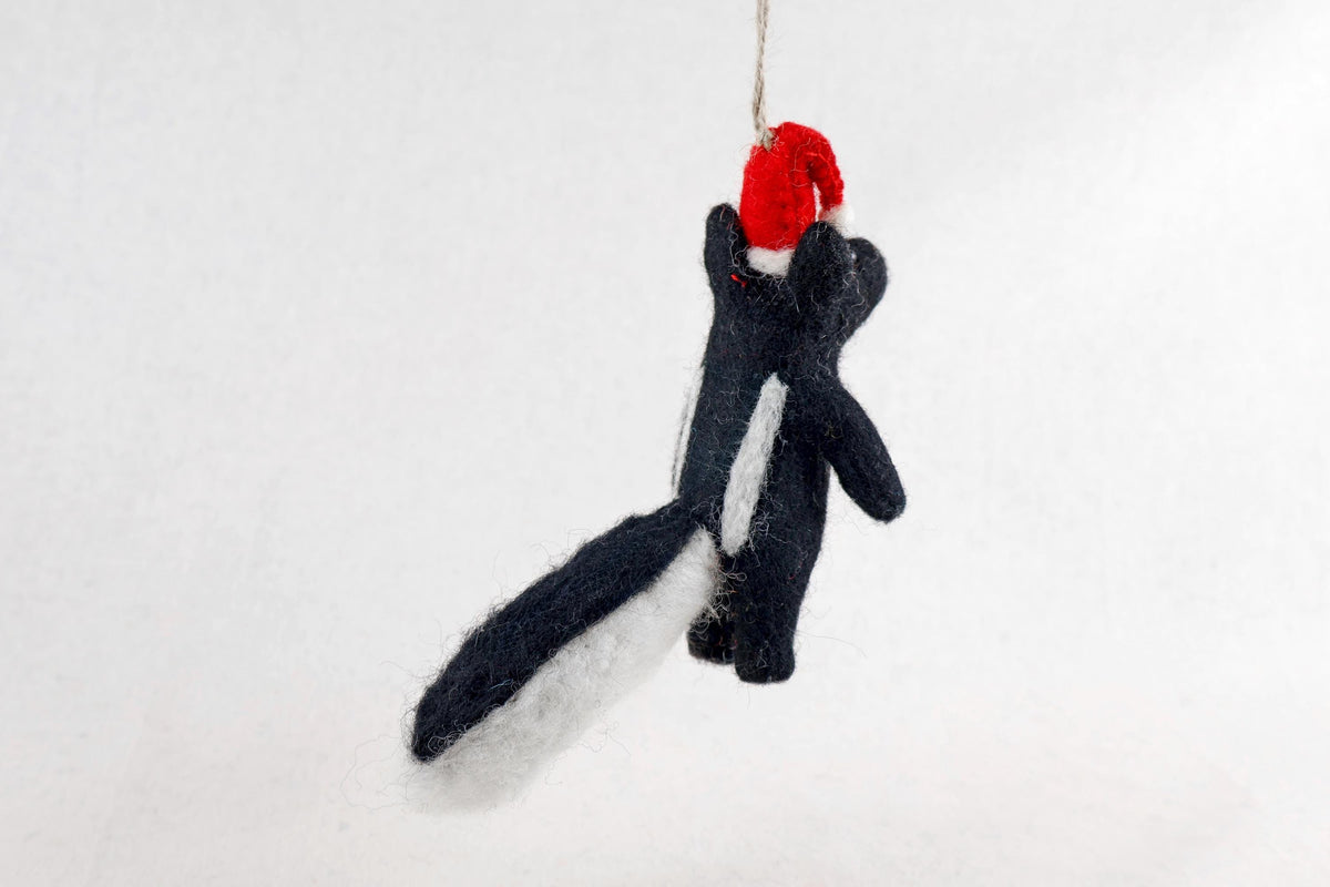 Weihnachts-Stinktier aus Filz – Handgefertigter Anhänger | Christbaumschmuck | Weihnachtsdeko | lustige Weihnachtsdeko