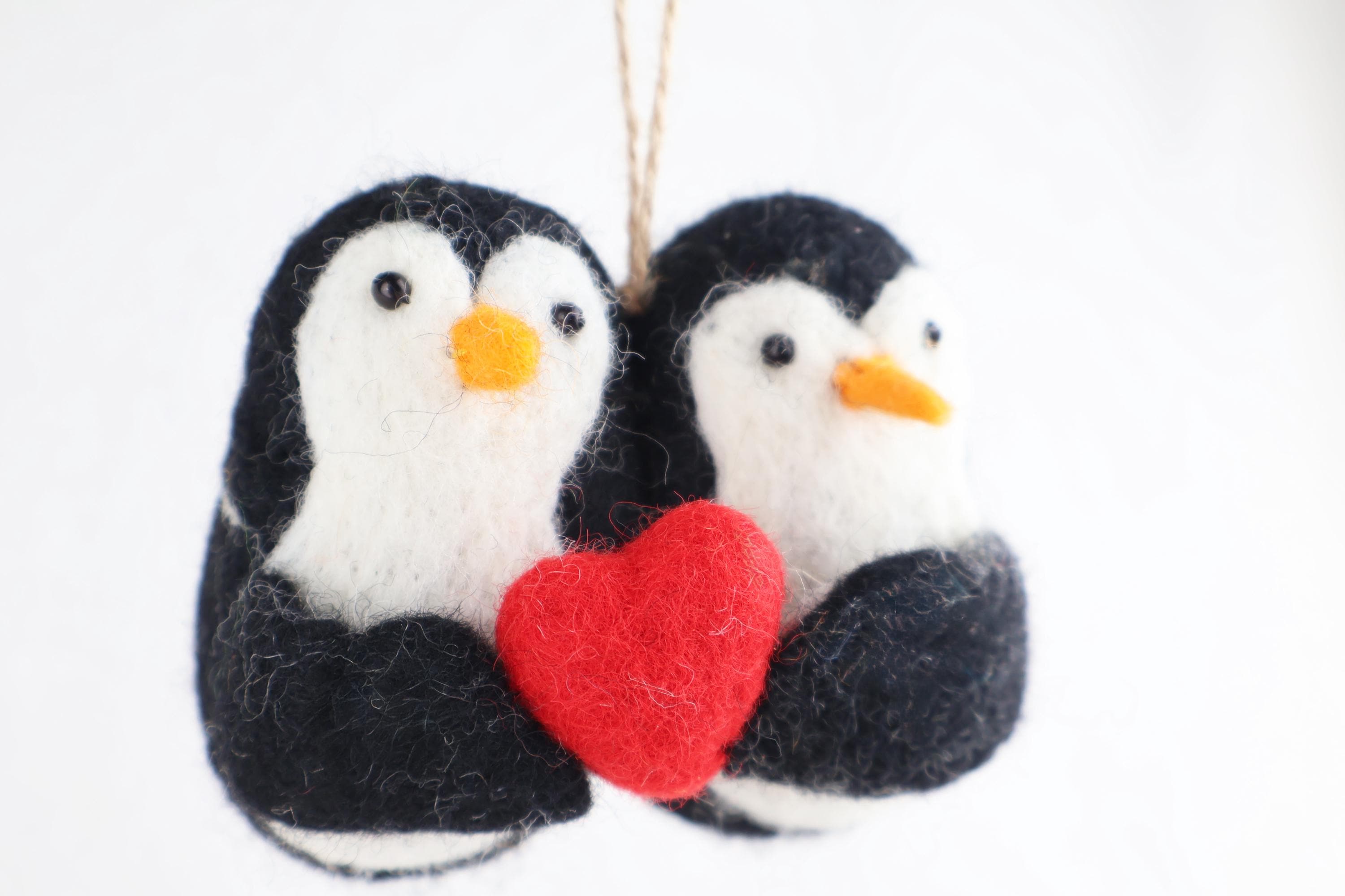 Weihnachtsanhänger Pinguine mit Herz I Christbaumschmuck I Weihnachtsdeko für Verliebte I Winter I Weihnachtsbaum
