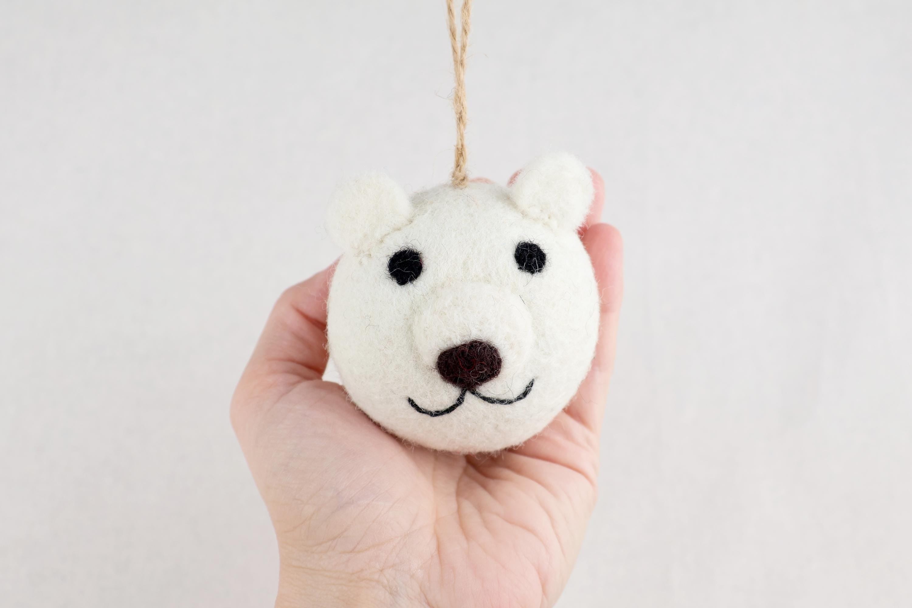 Weihnachtskugel Eisbär handgemacht I Weihnachtsdeko I Christmas I Kugeln handgemacht I Weihnachtsschmuck I Christbaumkugel Filz I