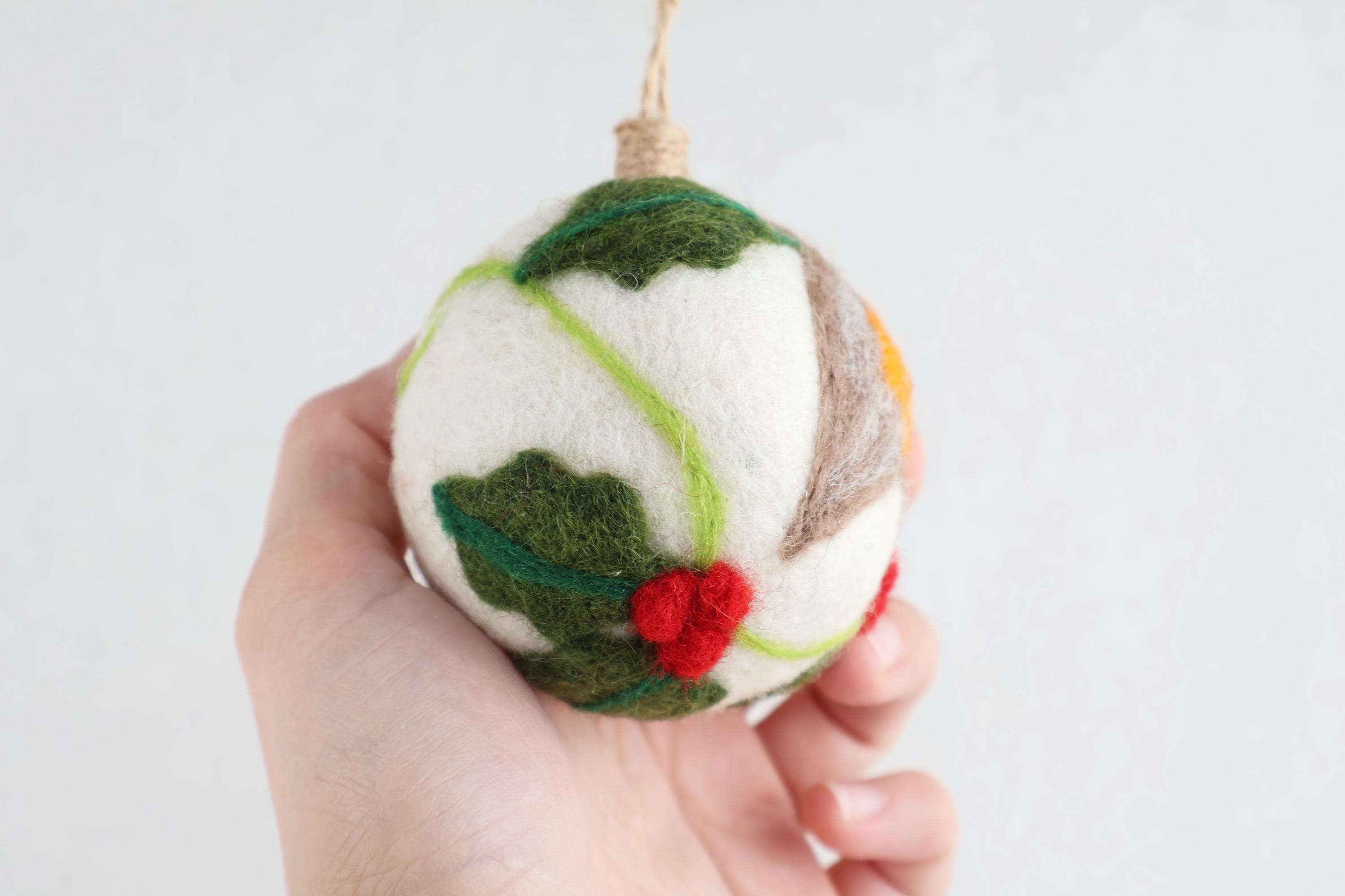 Weihnachtskugel Filz handgemacht I Weihnachtsdeko I Anhänger I Rotkehlchen Deko I Weihnachtsschmuck I Christbaumkuge Stechpalme Kugel Filz
