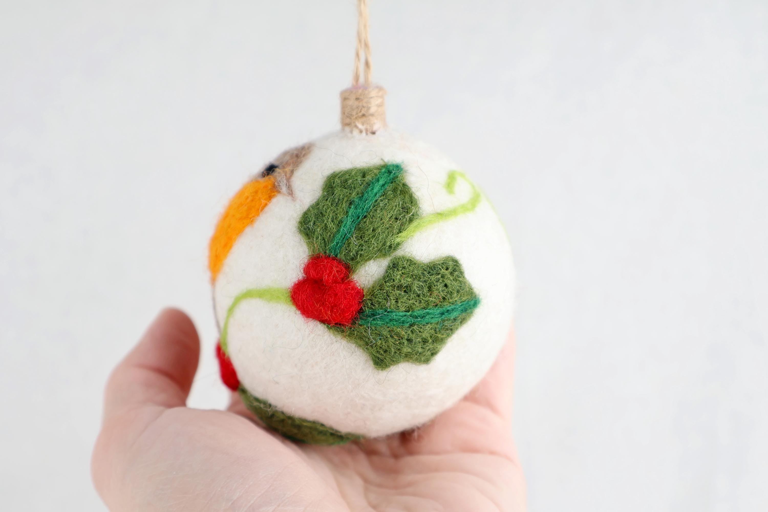 Weihnachtskugel Filz handgemacht I Weihnachtsdeko I Anhänger I Rotkehlchen Deko I Weihnachtsschmuck I Christbaumkuge Stechpalme Kugel Filz