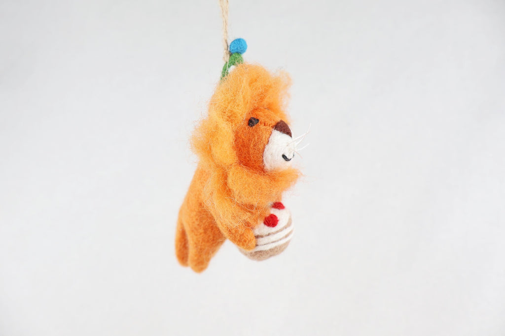 Partylöwe I Löwe mit Partyhut I Löwendeko I Christbaumschmuck Weihnachtsdeko I Geburtstagsdeko I Geschenkanhänger I Löwenparty