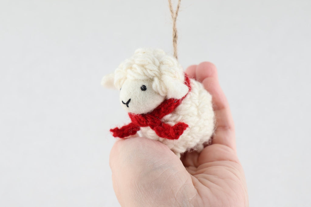 Weihnachtsanhänger Schaf weiß mit Schal I Christbaumschmuck Weihnachtsdeko I Winter Weihnachtsbaum I Weihnachtsschaf