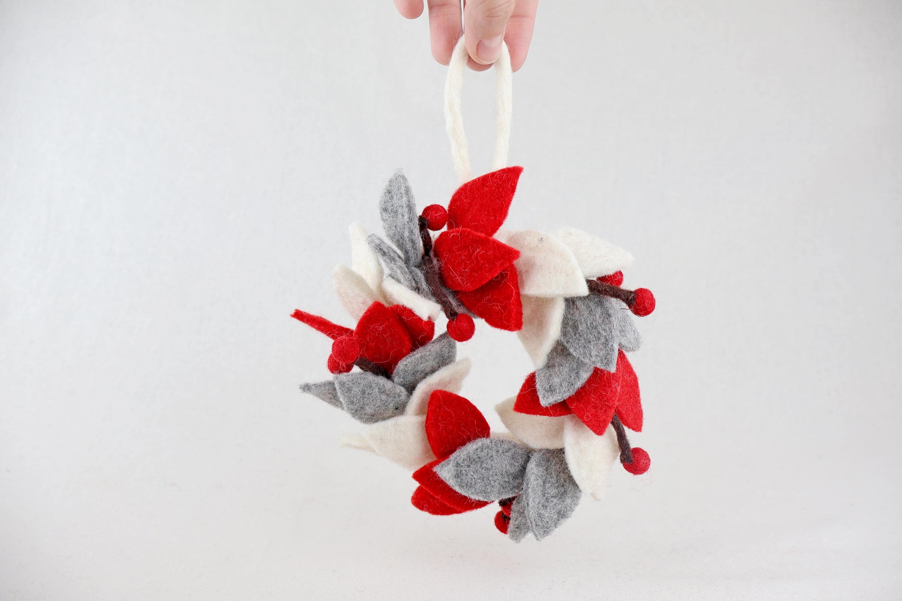 Weihnachten Türkranz Scandi I grau weiß rot Deko I handgemacht I Weihnachtsdeko I Beeren Kranz I Indoor Deko Weihnachten I Filzkranz