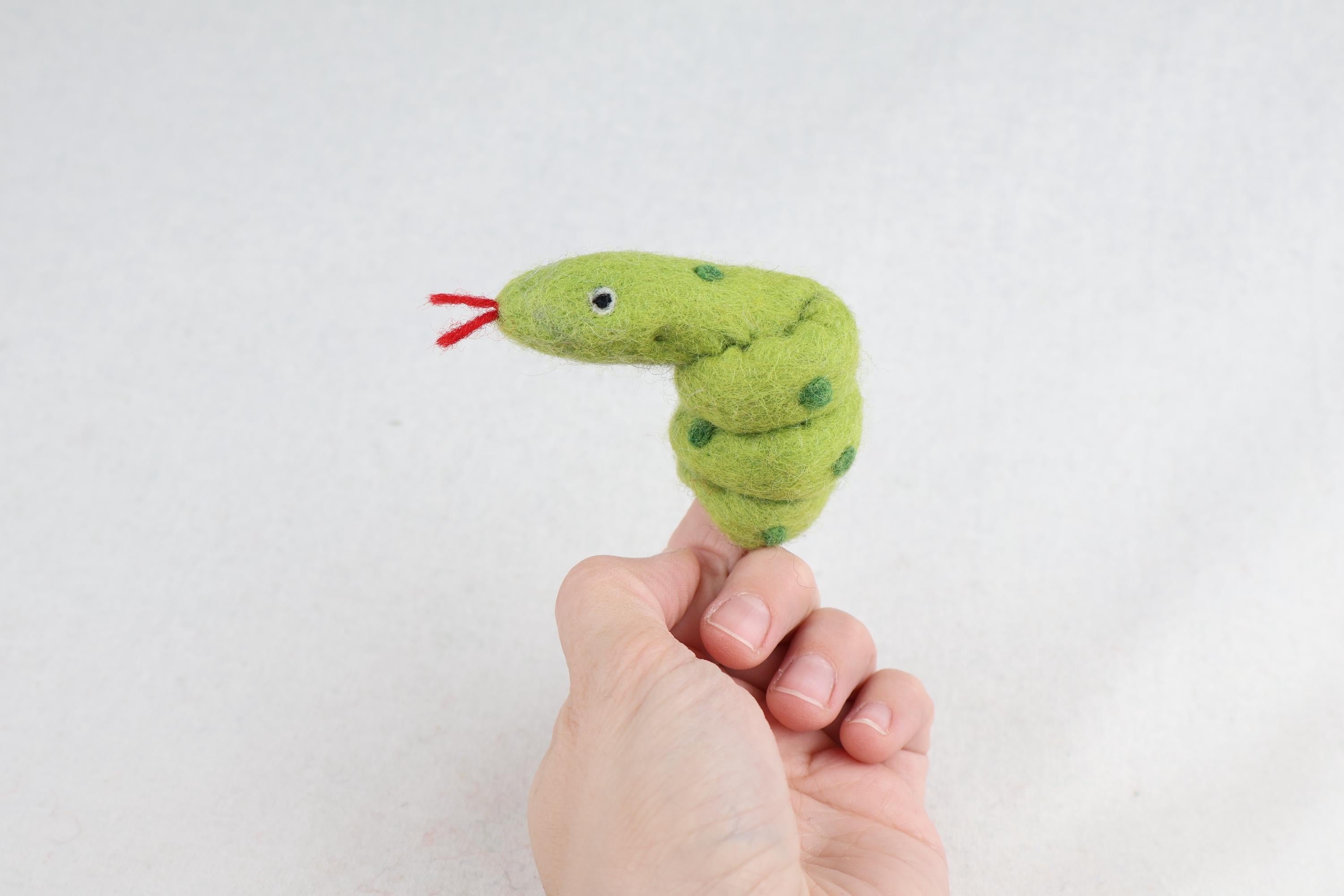 Niedliche Fingerpuppe Schlange aus Filz I Fingerspiel I Spielzeug Montessori I Geschichten erzählen I Filz Schlange