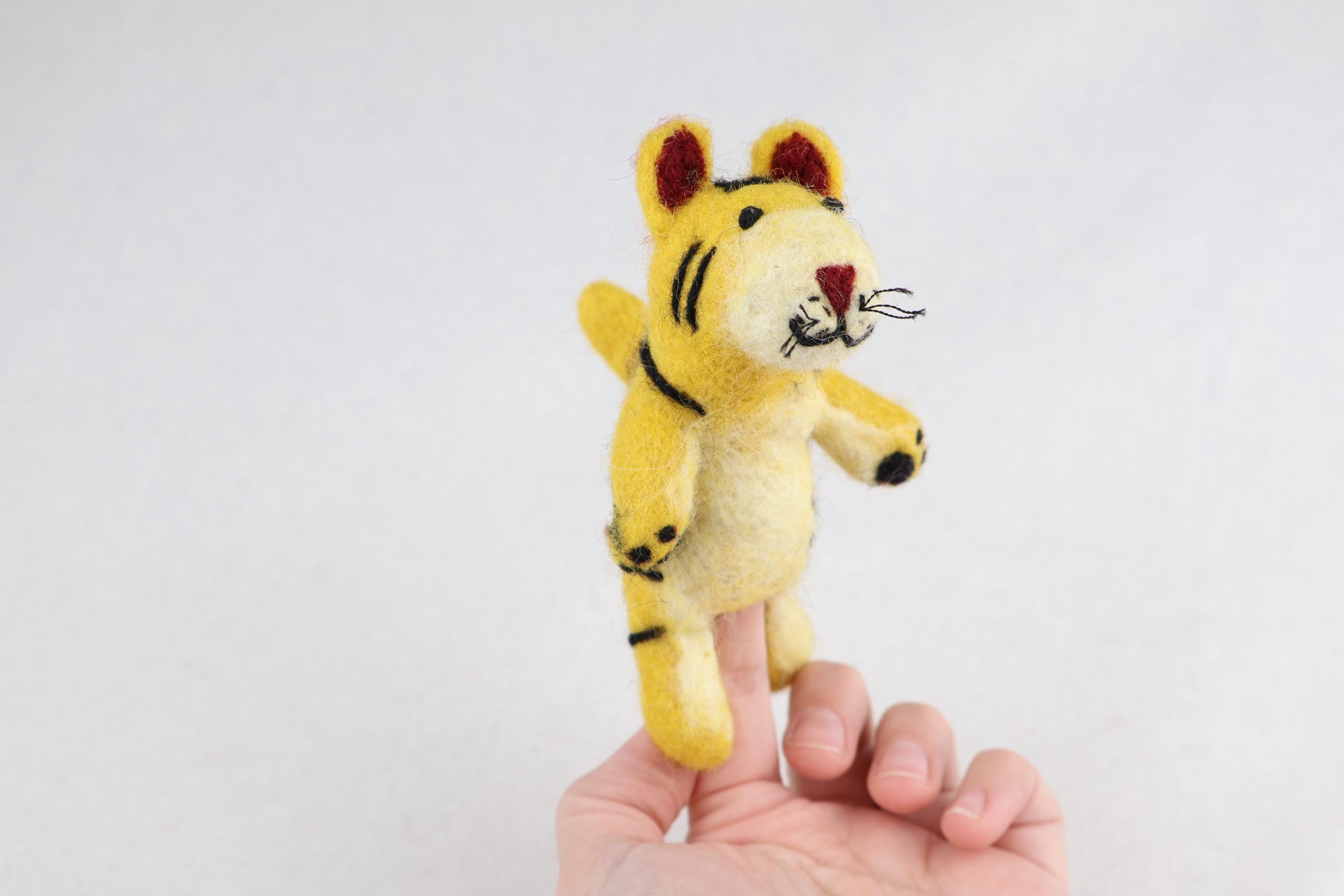 Niedliche Fingerpuppe Tiger aus Filz I Fingerspiel I Wildtiere I Spielzeug Montessori I Geschichten erzählen I Dschungel